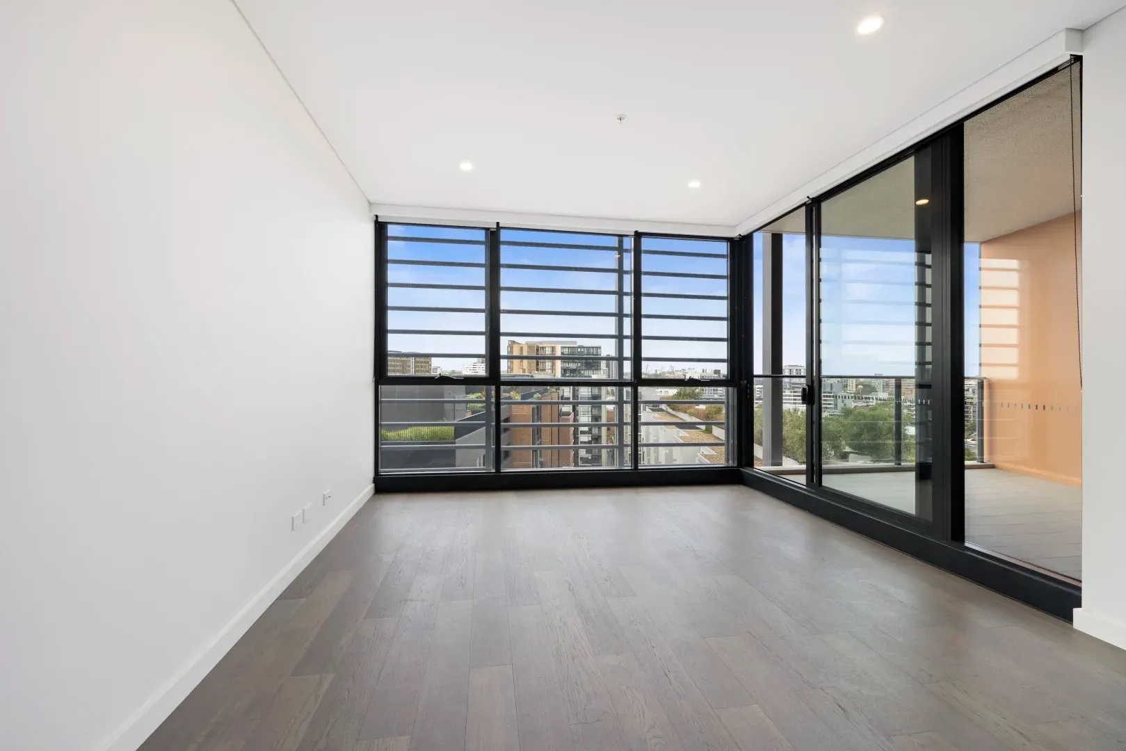 A808/8 Hinchcliffe Place — photo 2 of 8