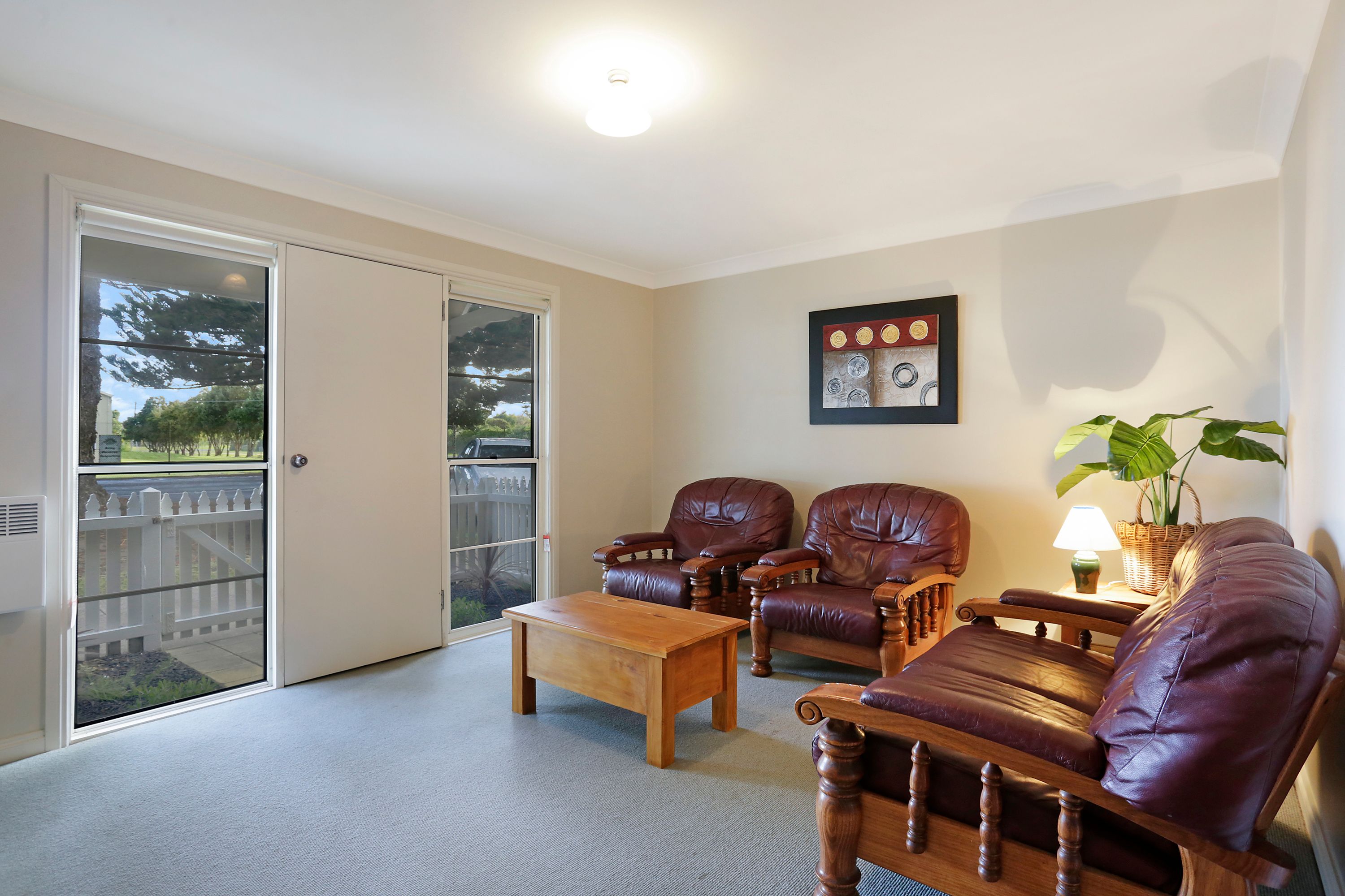 24 Pertobe Road — photo 3 of 12