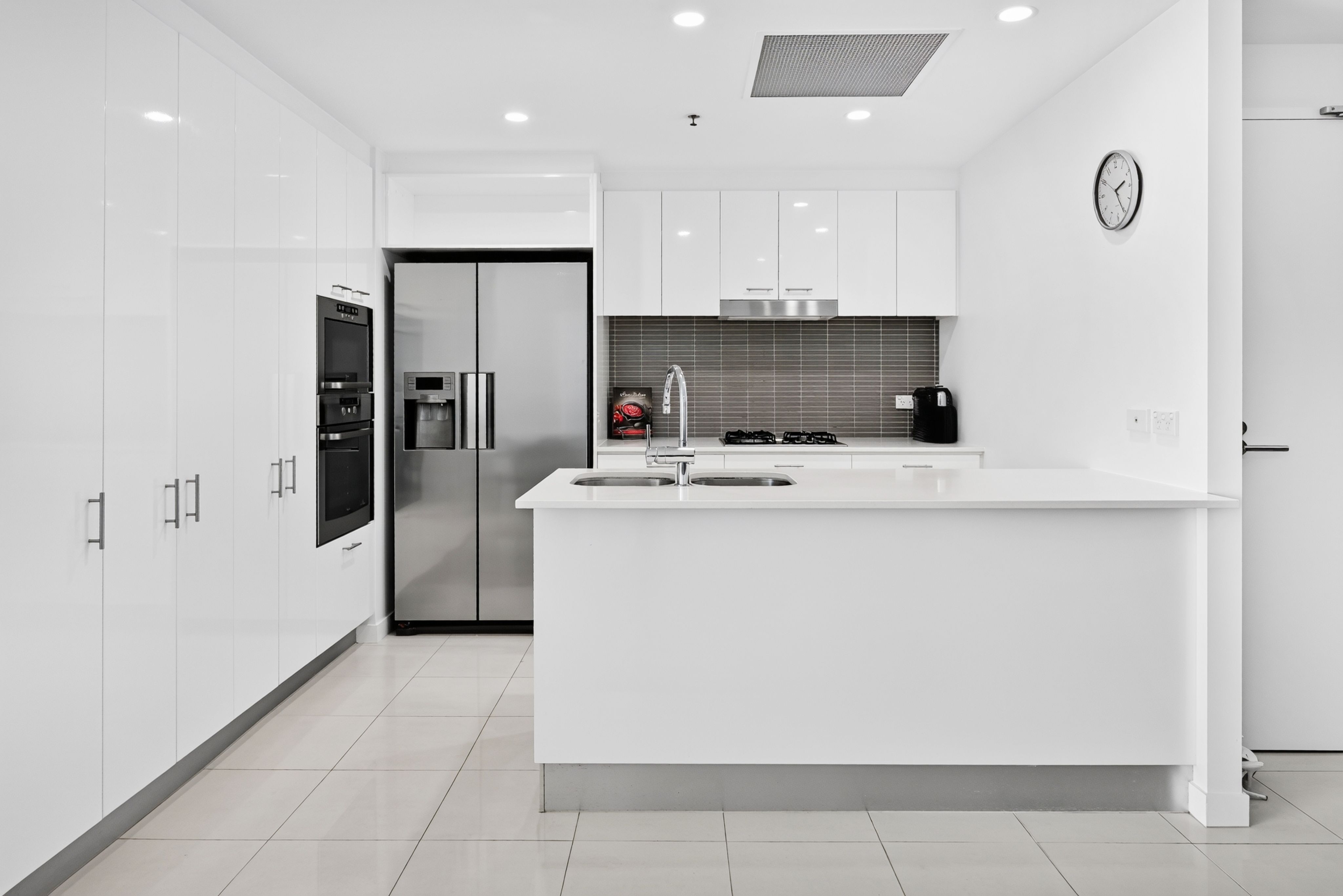 1502/33 T E Peters Drive — photo 5 of 17