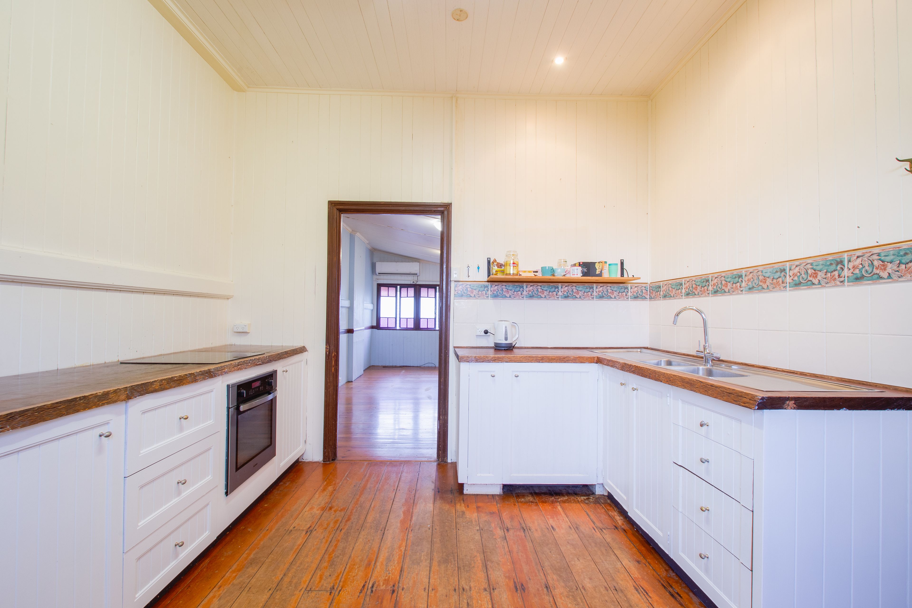 10 Molloy Street, Silkstone, QLD 4304