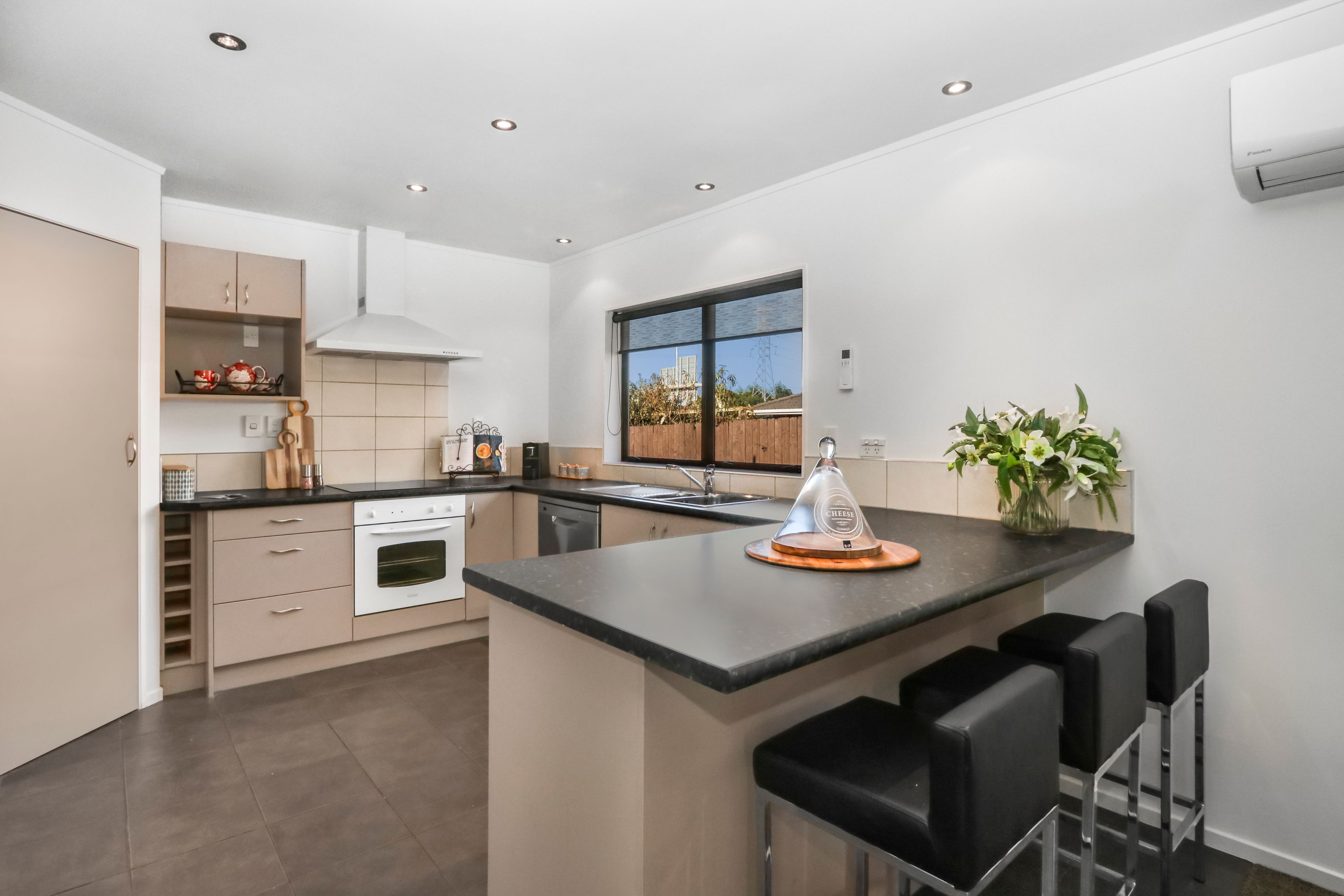 16 Gardone Terrace, Conifer Grove, Manukau City