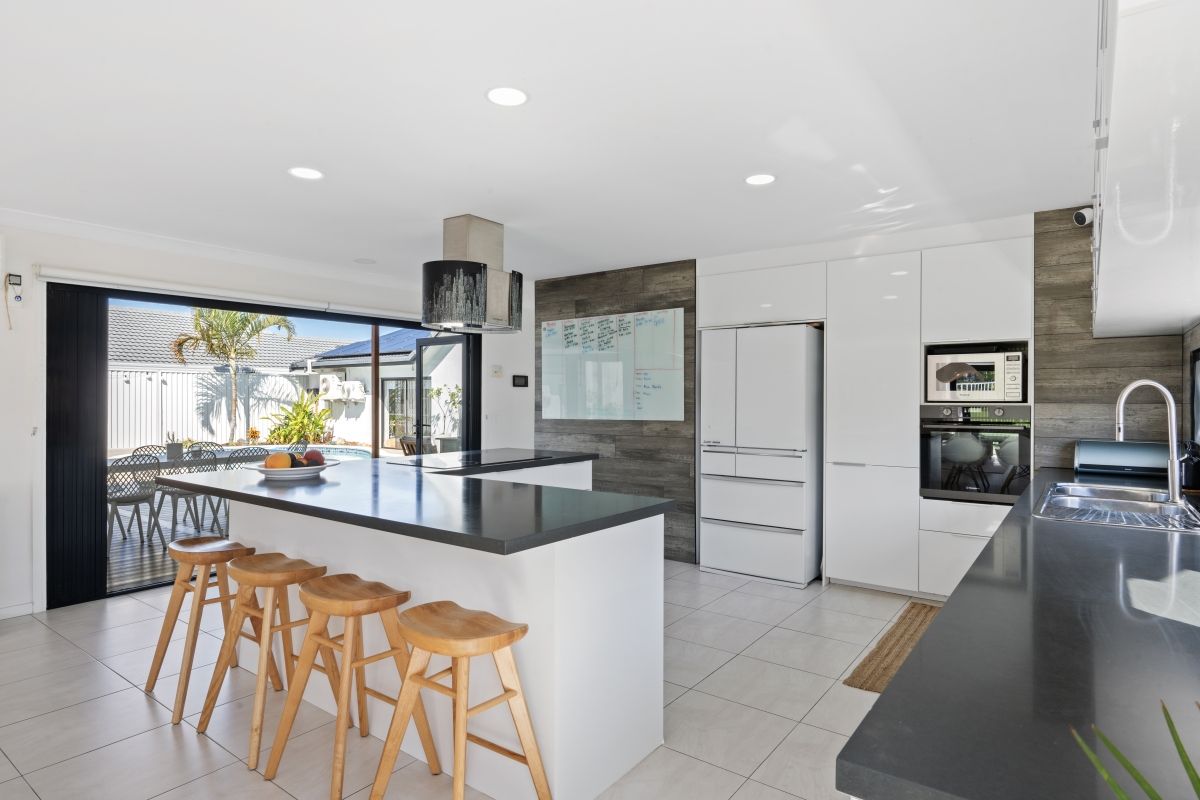 41 Wild Duck Drive, Mermaid Waters, QLD 4218