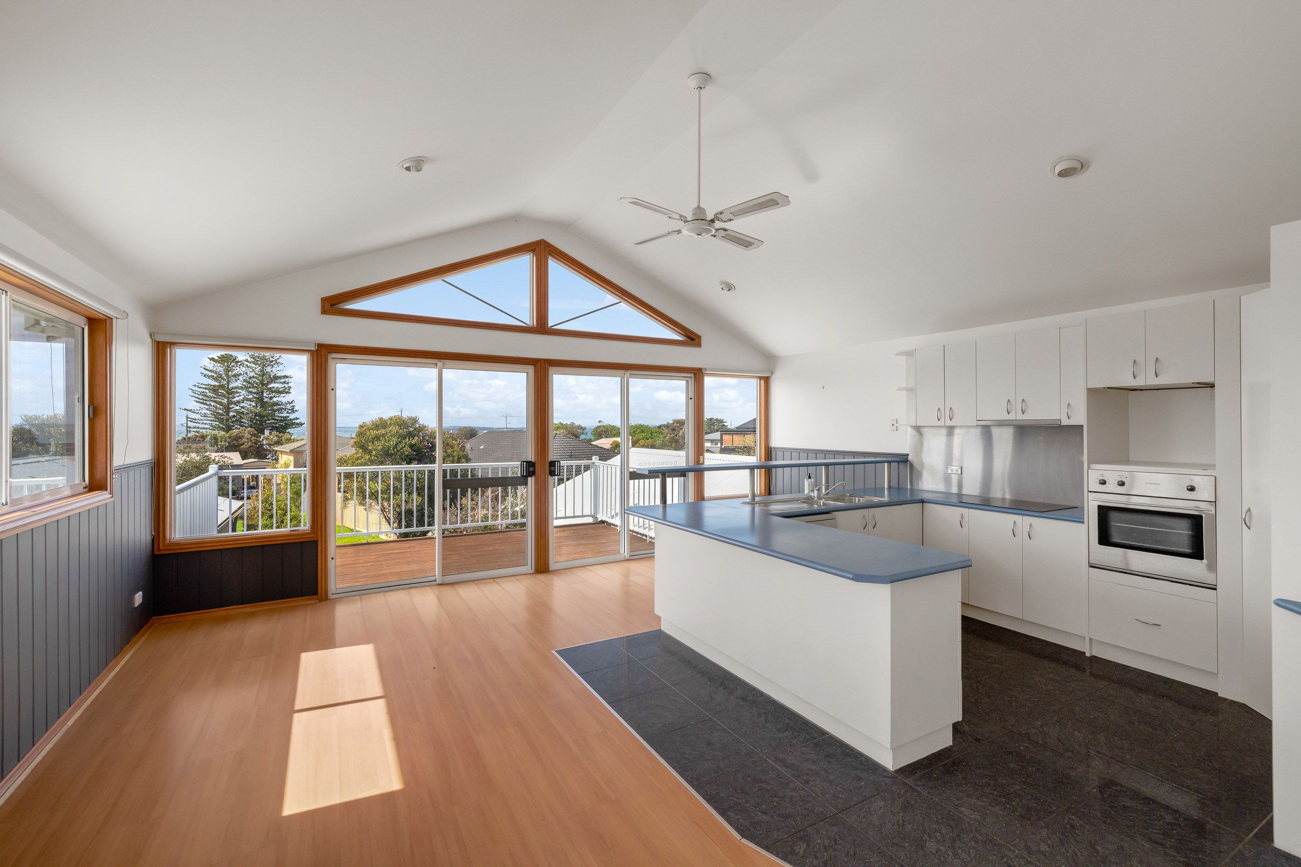 2 Tingara Close, San Remo, VIC 3925