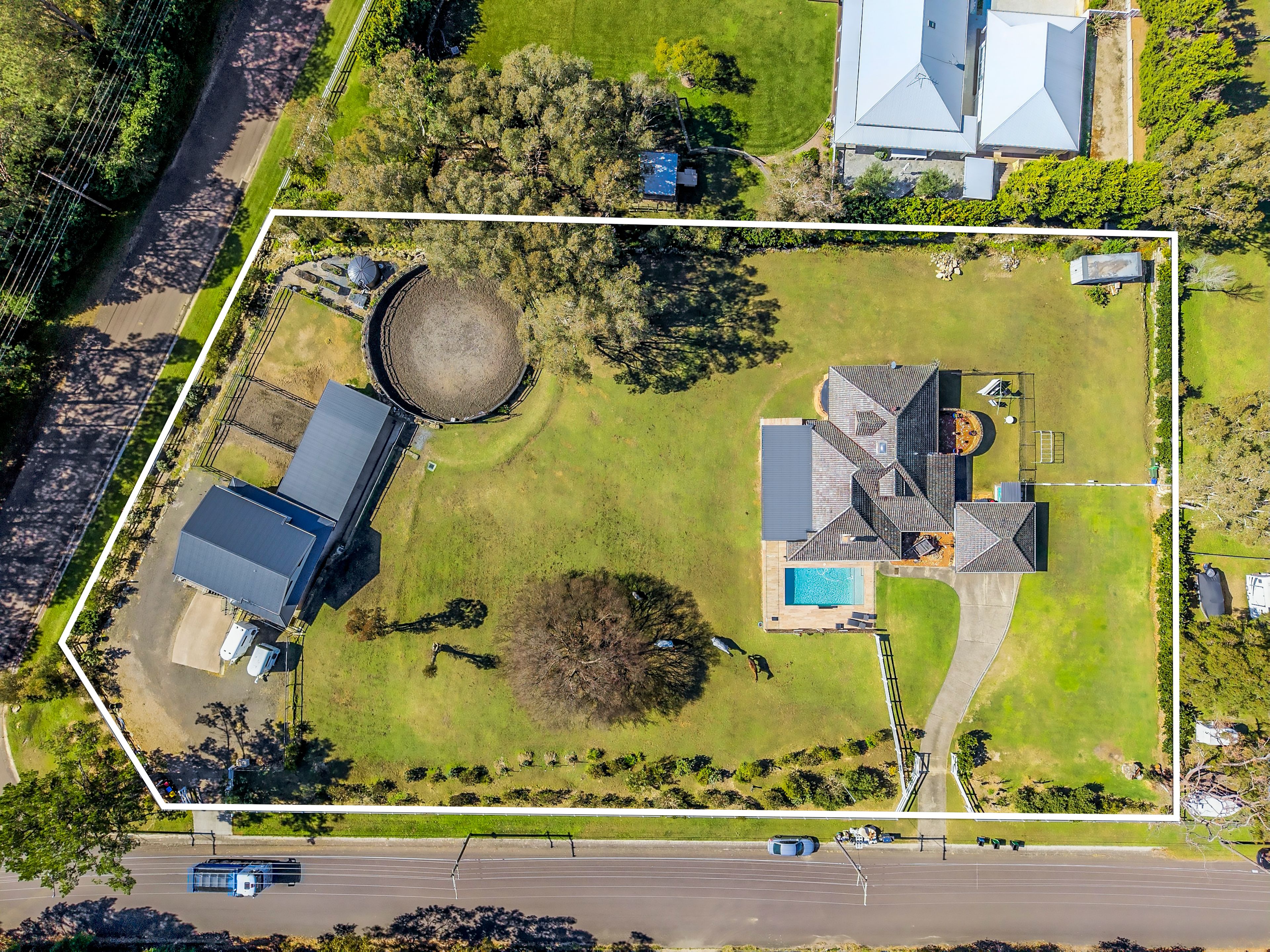 Premium boutique acreage with a homestead and flat, fabulous equine facilities, rolling near-level lawns and a paddock — photo 5 of 18