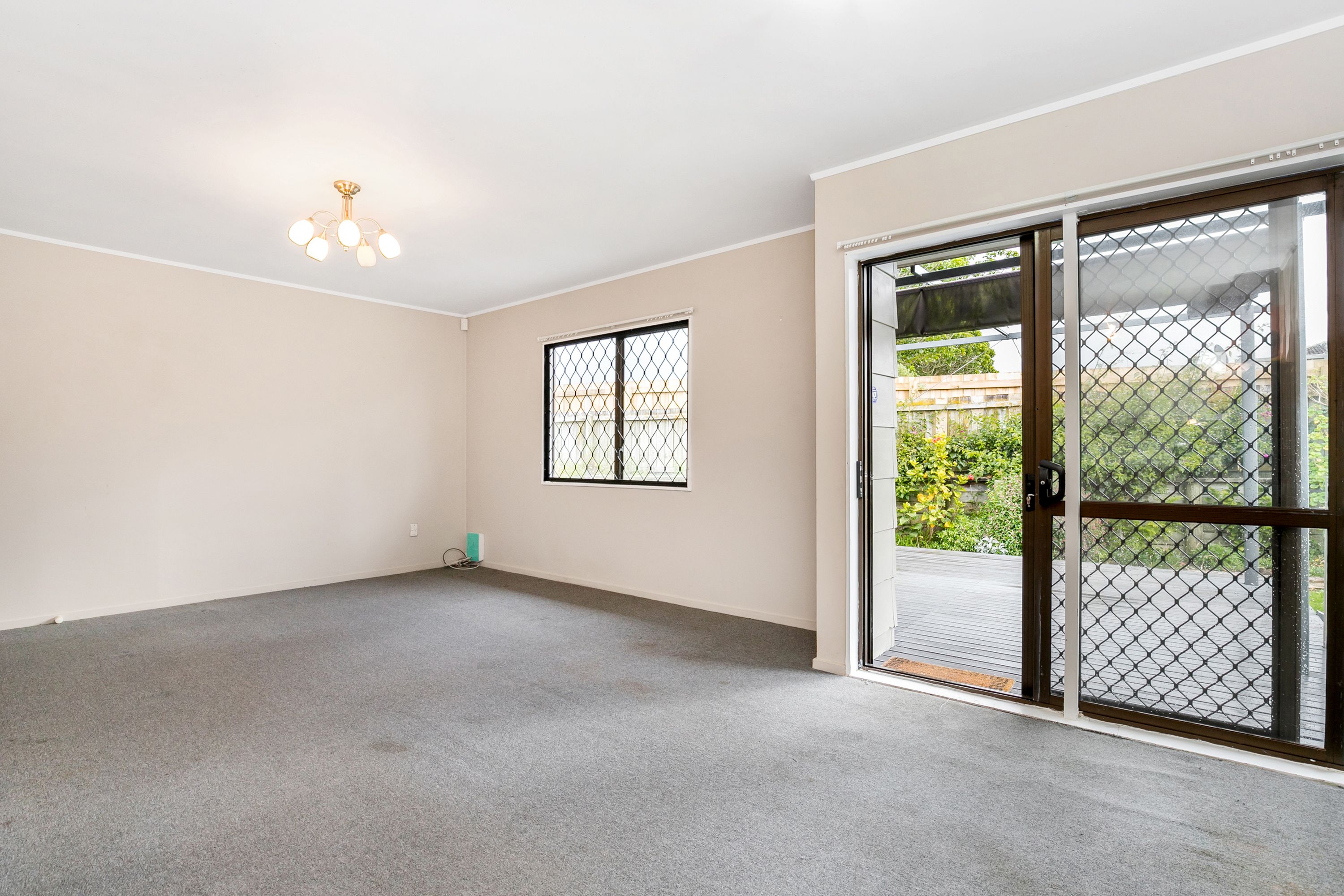 2/9 Maplesden Drive, Clendon Park, Manukau City