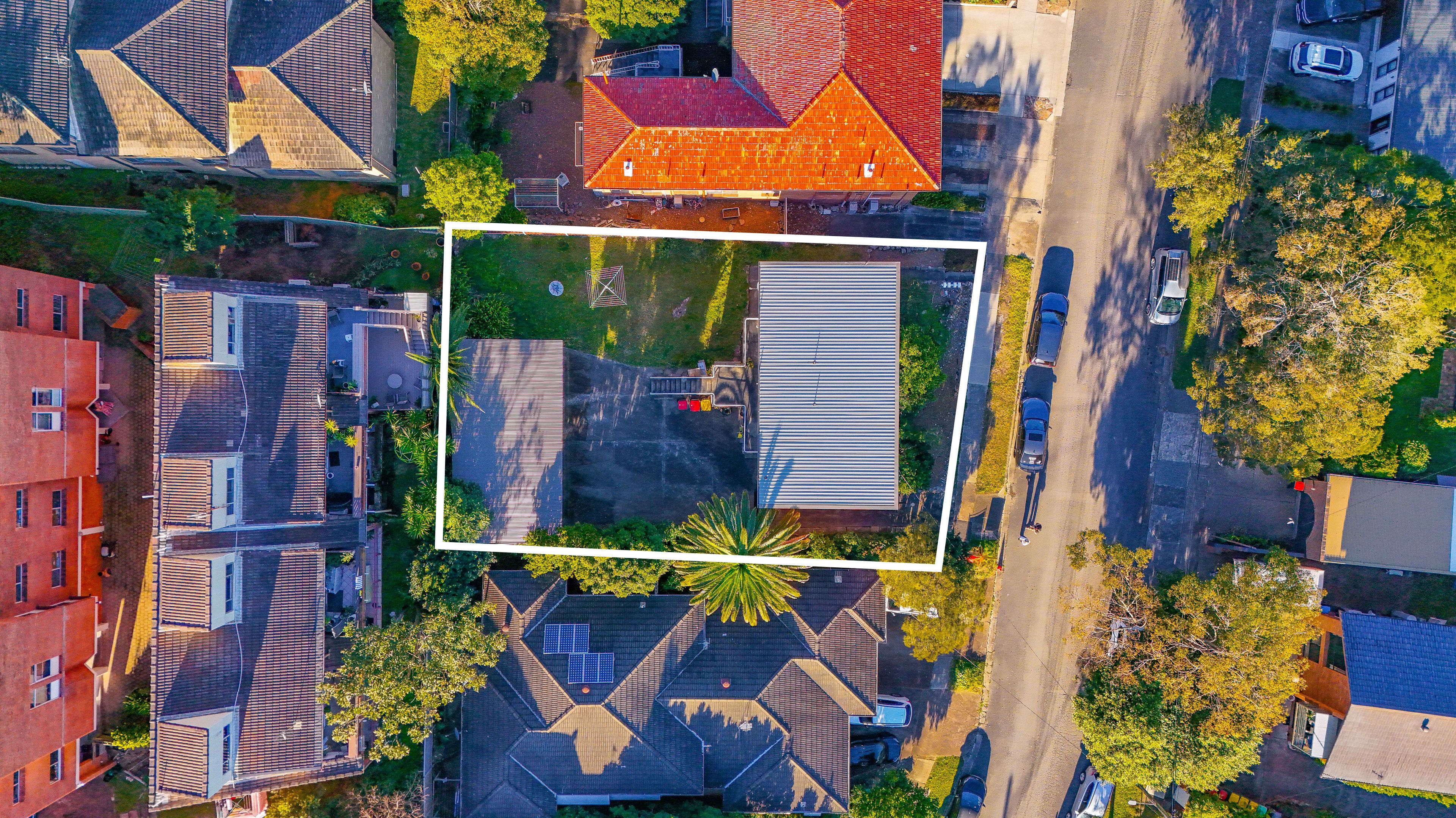 7 Mosbri Crescent — photo 3 of 10