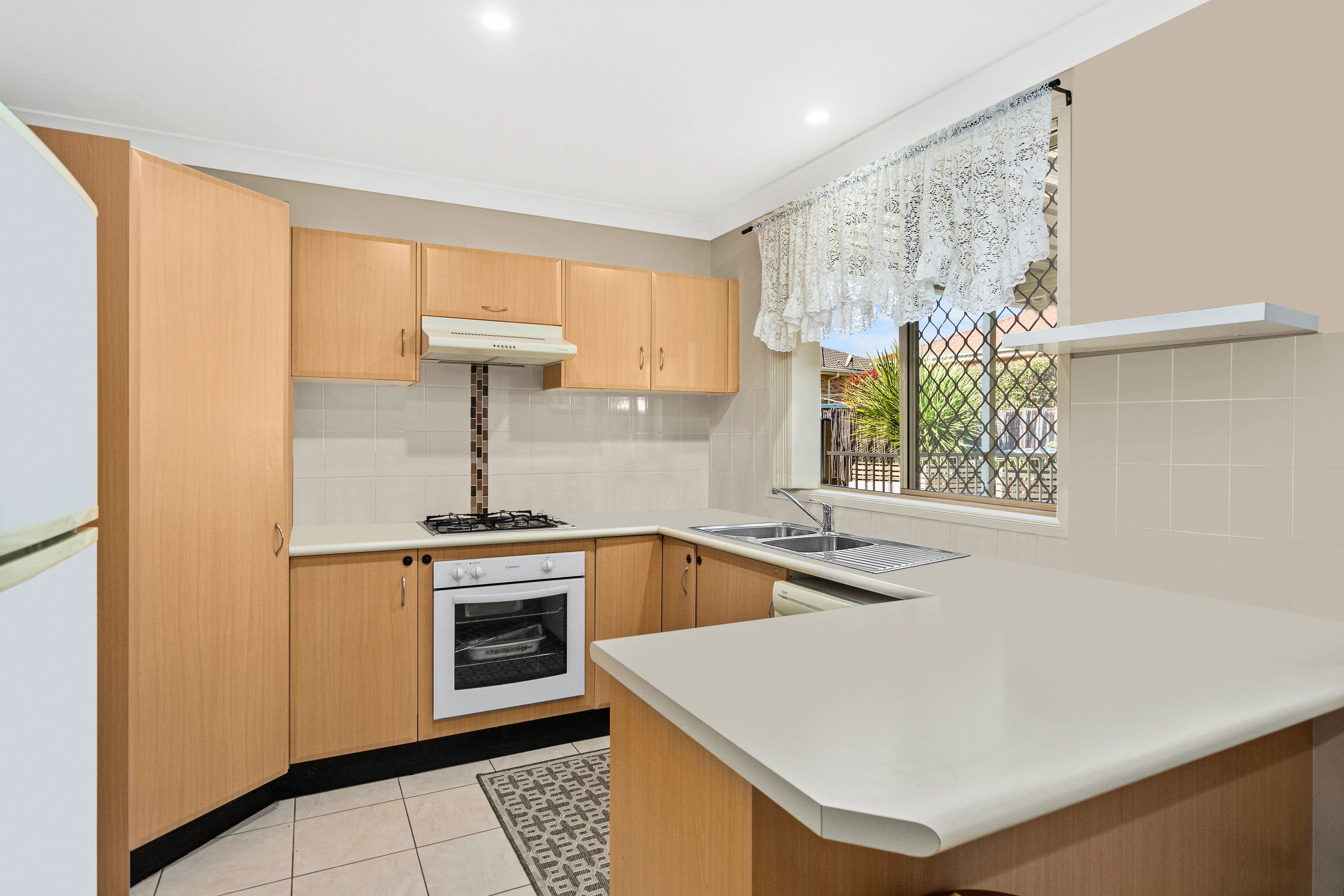 1/4 Burdekin Drive, Albion Park, NSW 2527
