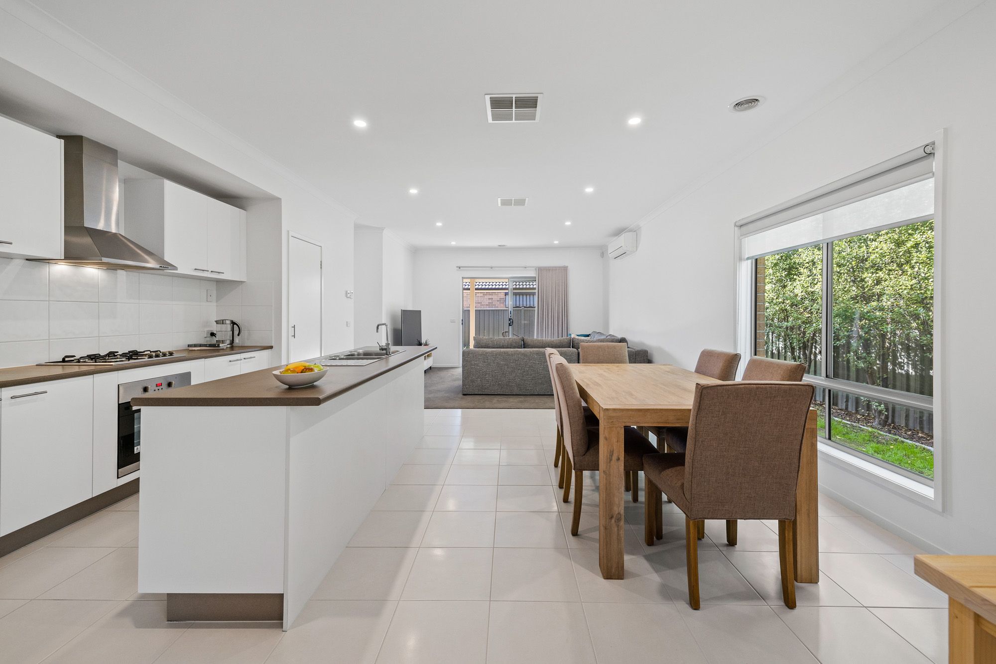 12 Mchaffie Terrace, MANOR LAKES, VIC 3024