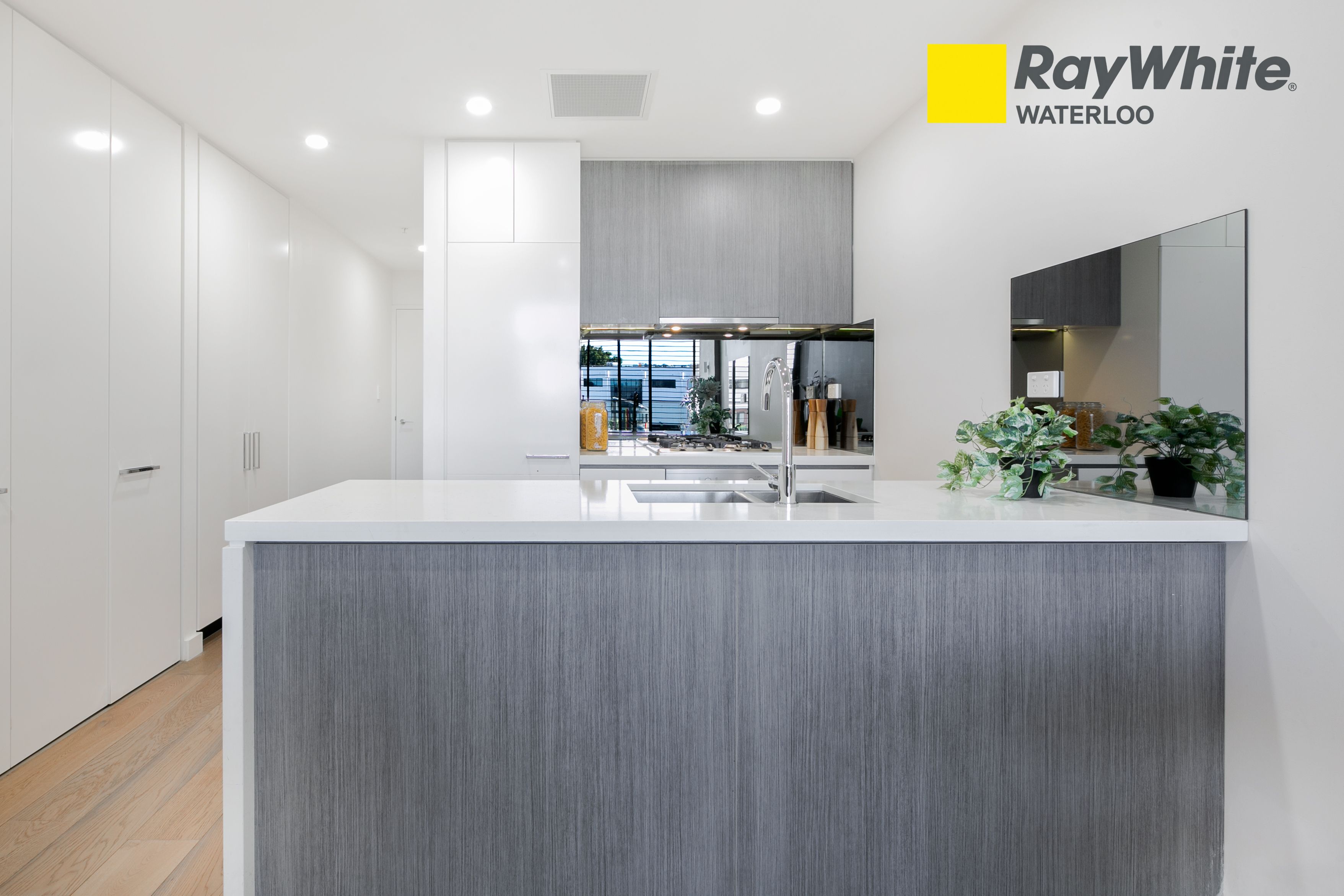 302/16 Gadigal Avenue — photo 4 of 17