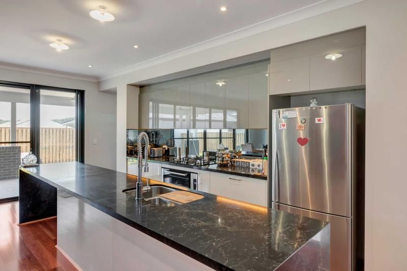12 Grant Avenue, Hope Island, QLD 4212