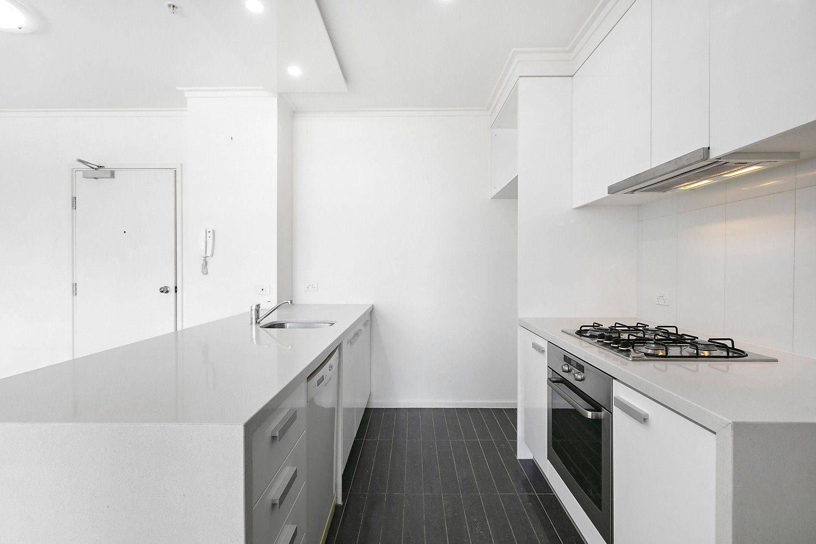 811/63 Whiteman Street — photo 5 of 20