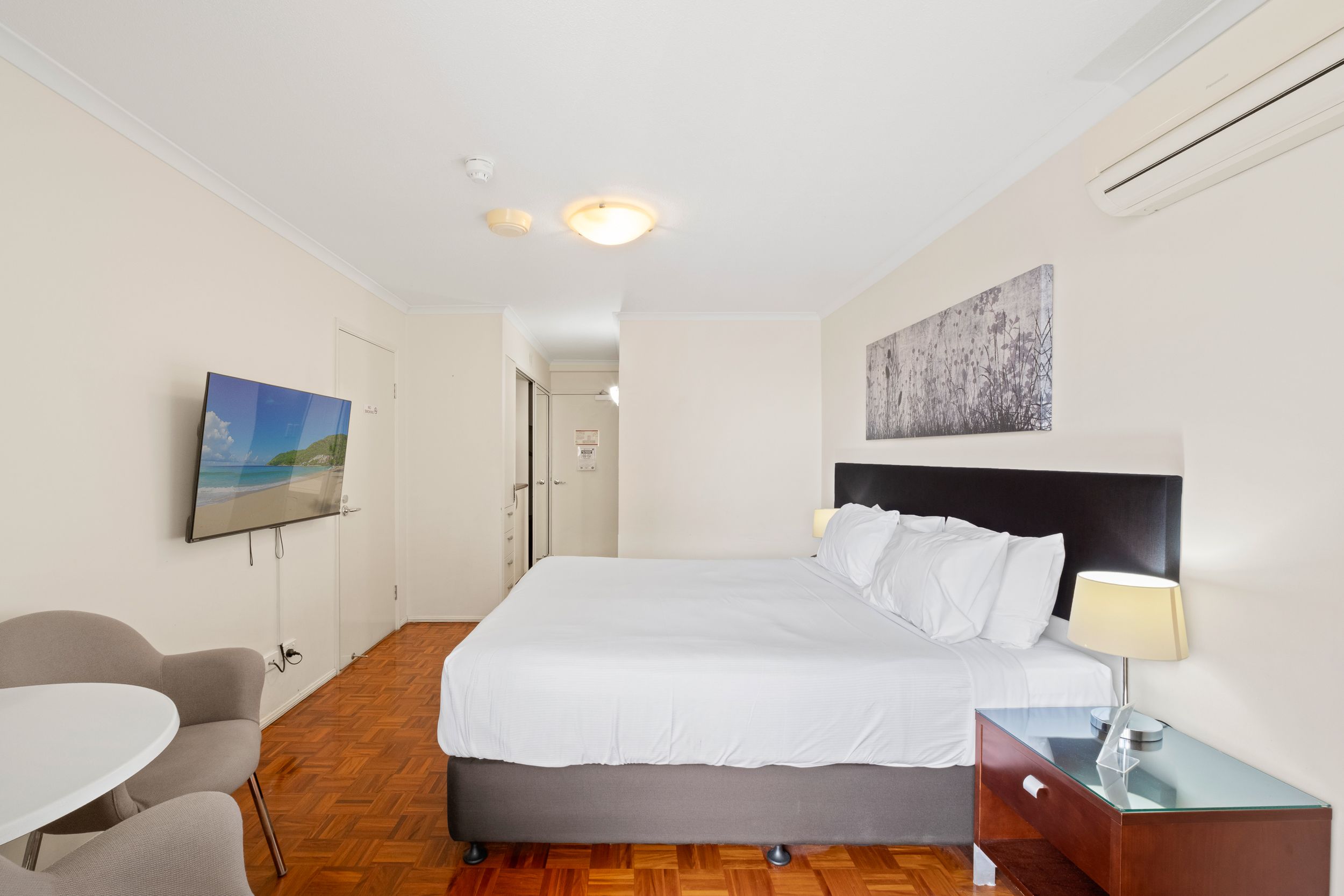 312 & 313/5 Edmondstone Street — photo 11 of 14