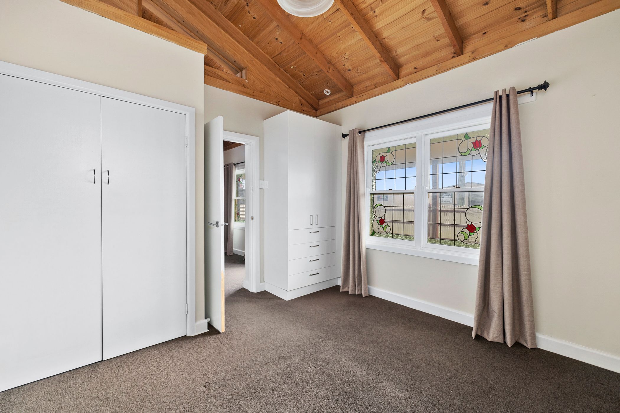 120 Elsworth Street East — photo 4 of 6