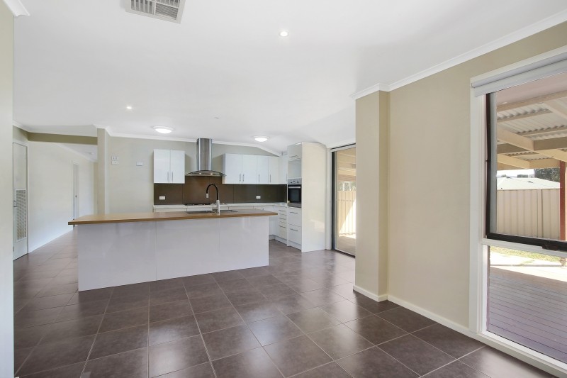 1 Canara Place, Springdale Heights, NSW 2641