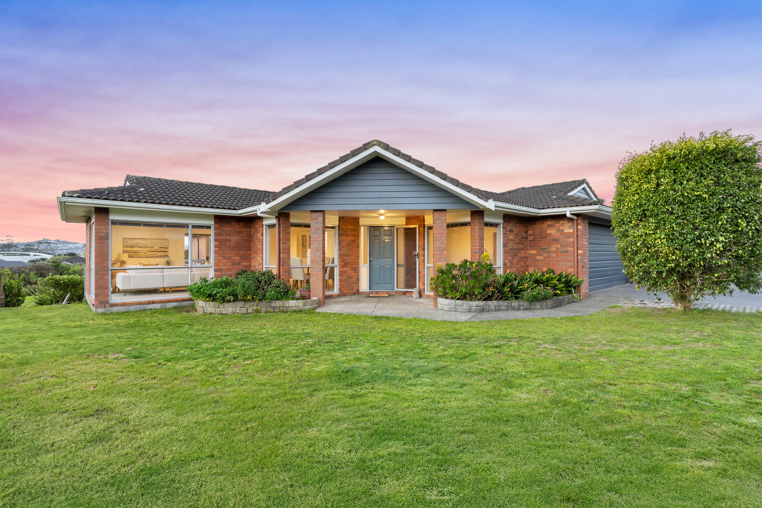 1 Neaptide Close, Red Beach, Rodney