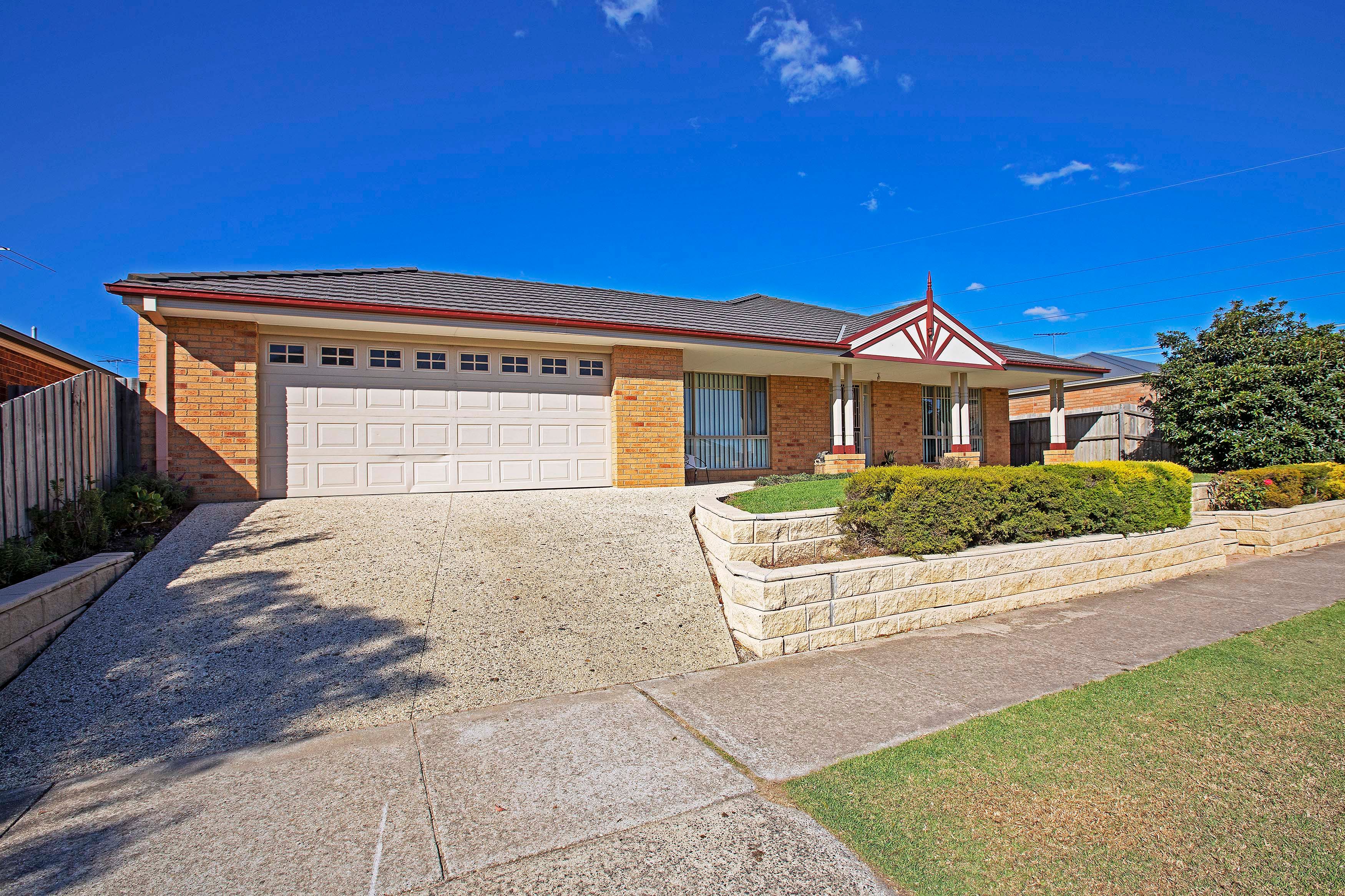 27 Hewitt Drive, Grovedale, VIC 3216