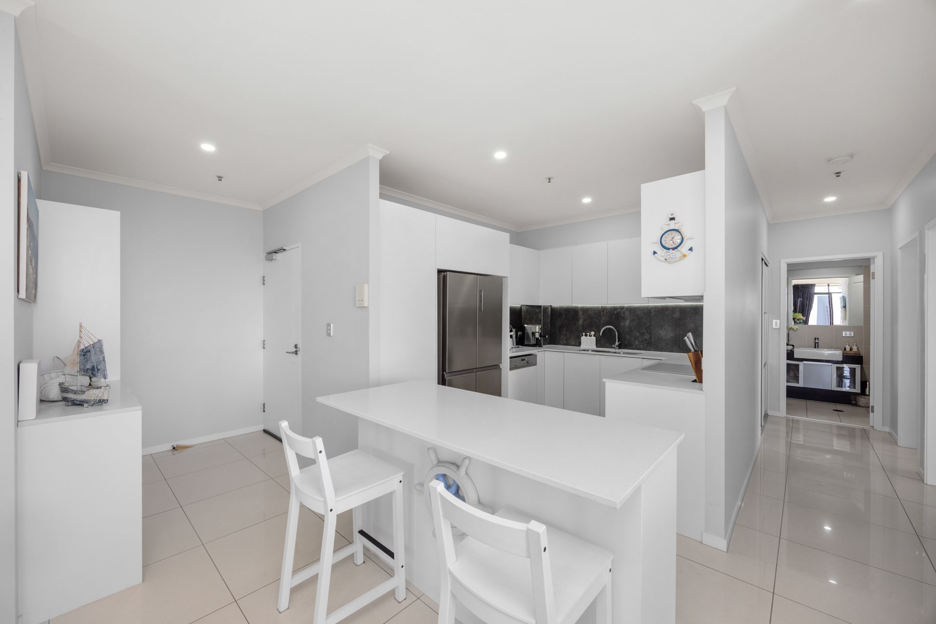 Unit 801/75 Landsborough Parade — photo 8 of 26