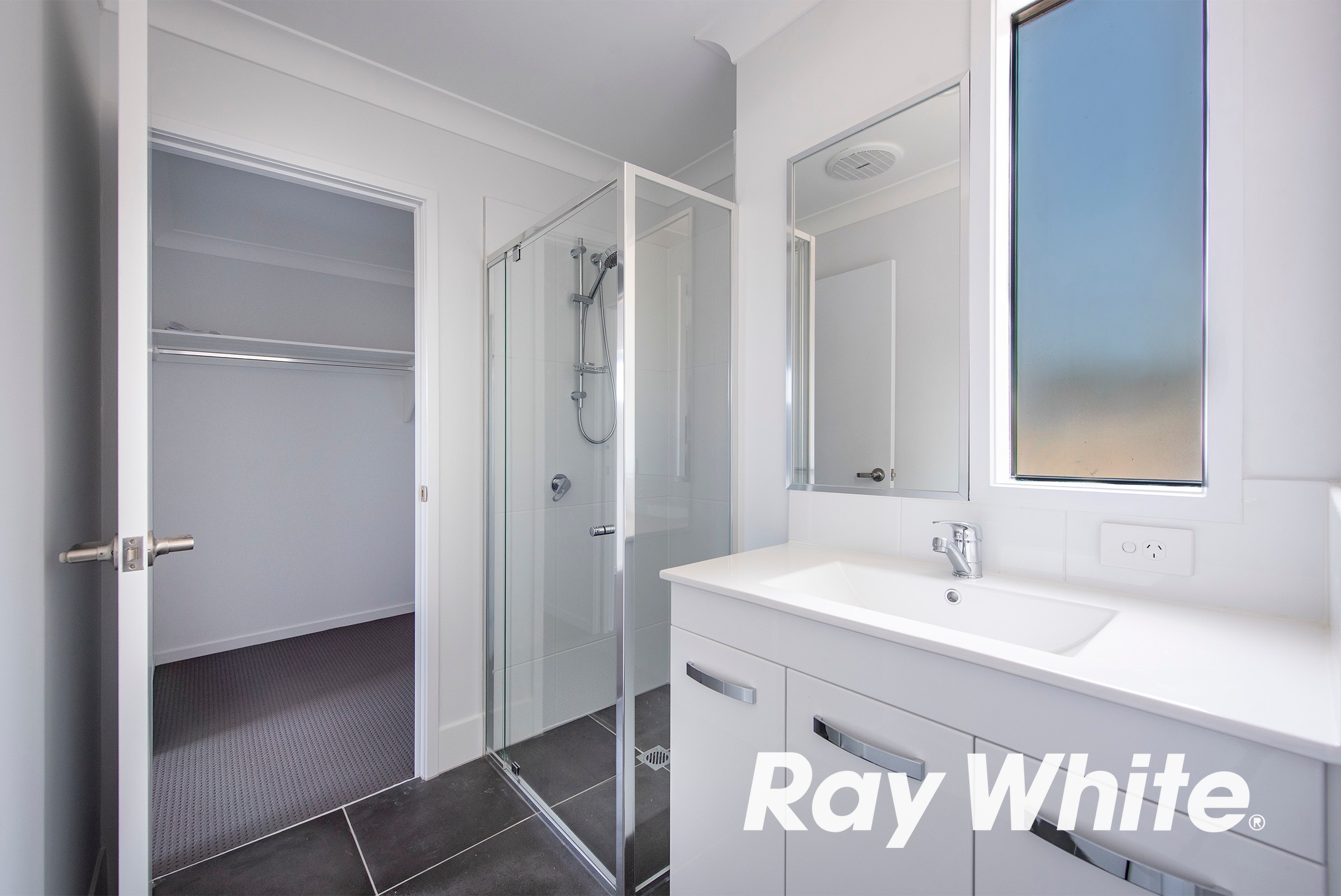 9/41-43 Laughlin Street, Kingston, QLD 4114