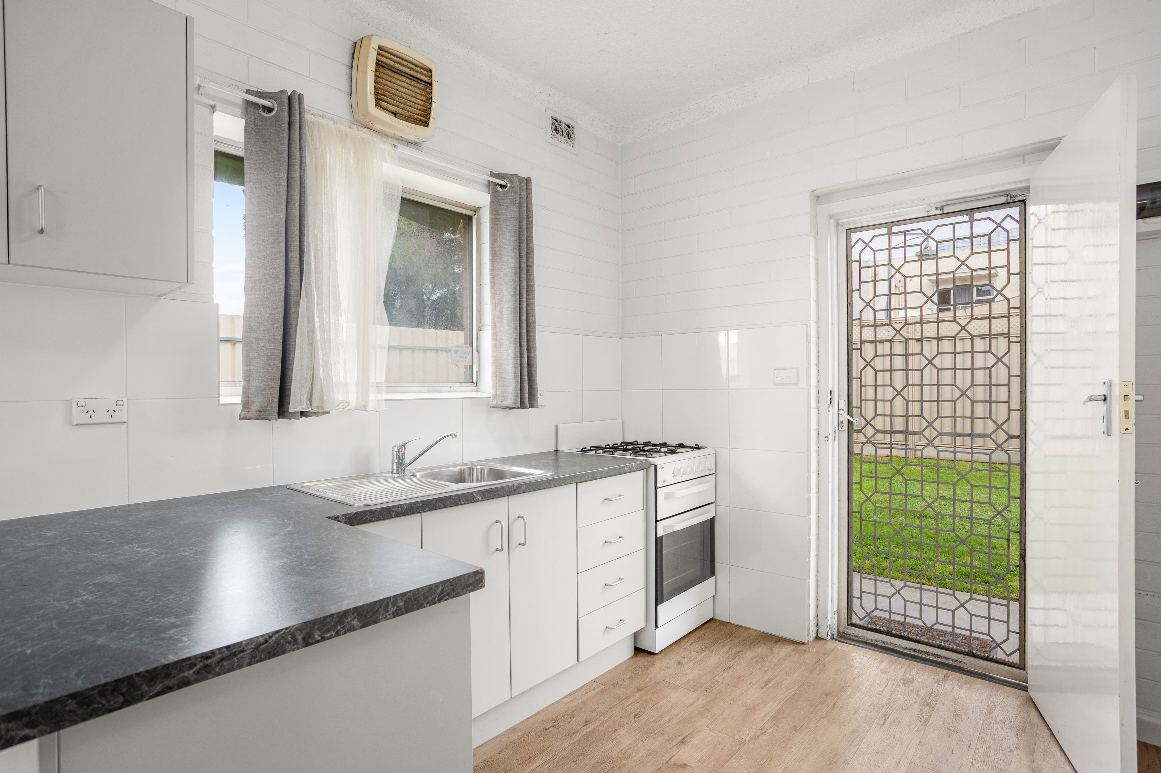 21/185 Tapleys Hill Road — photo 3 of 10