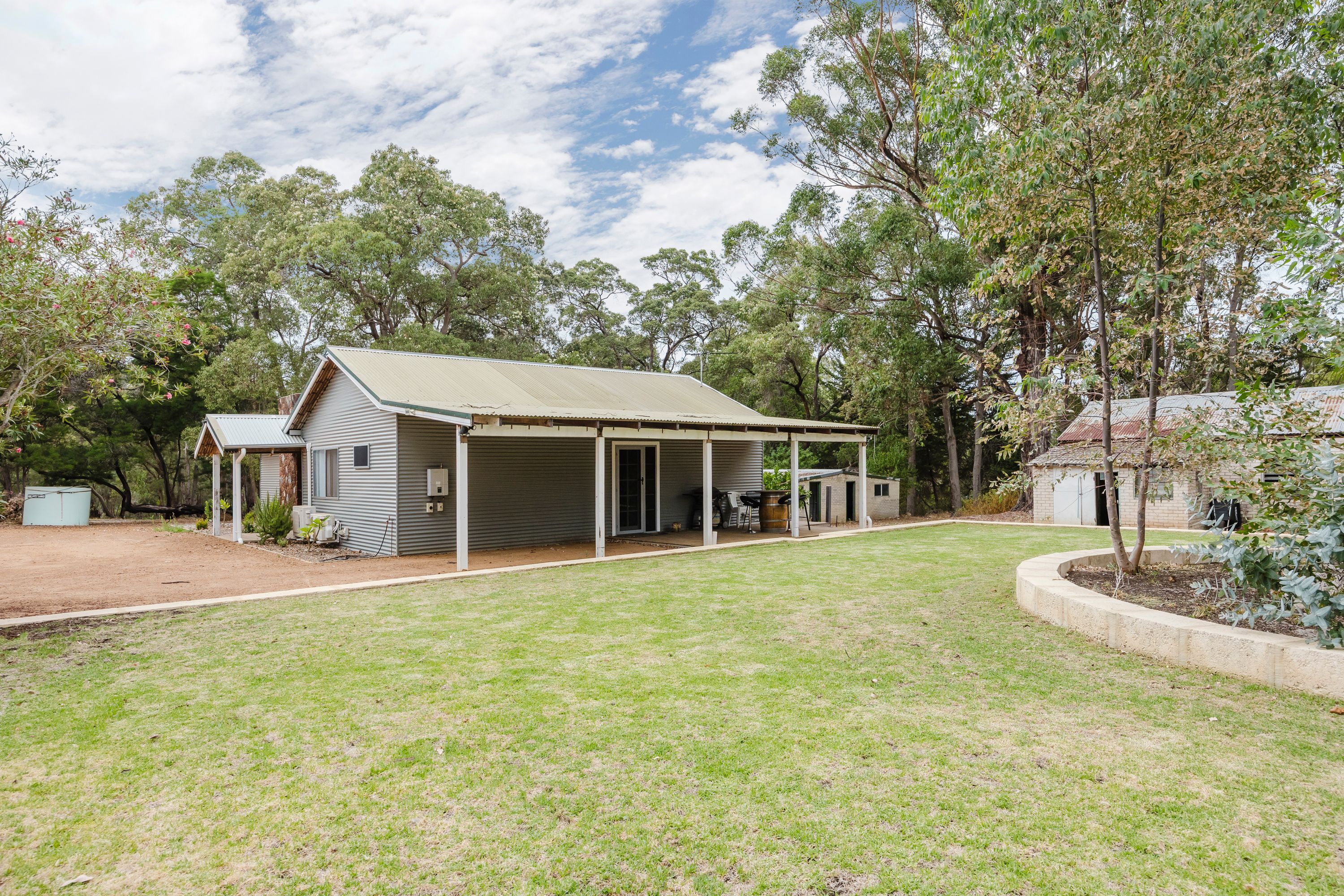 95 Palmateer Drive, Bickley, WA 6076
