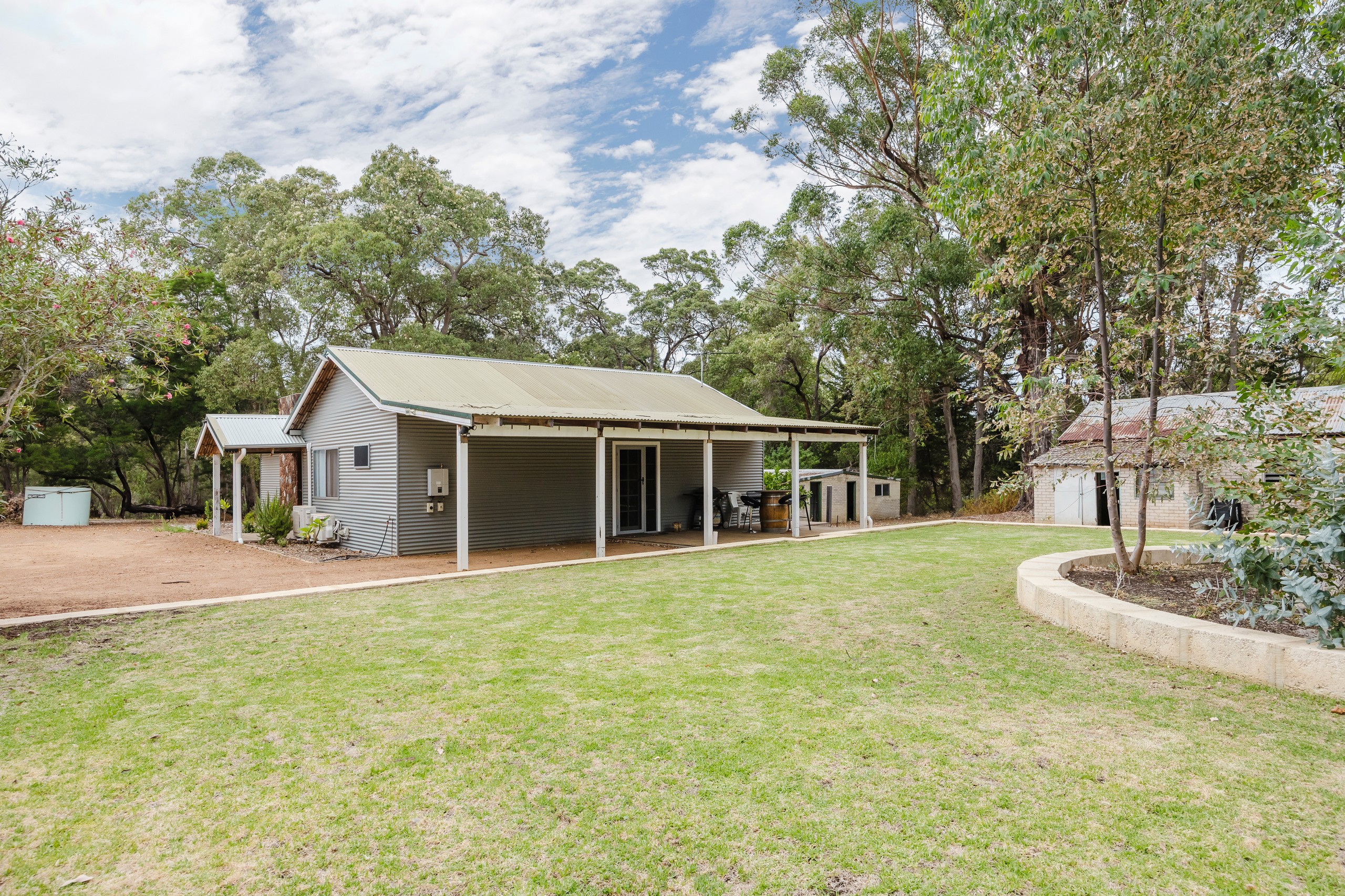 95 Palmateer Drive, Bickley, WA 6076
