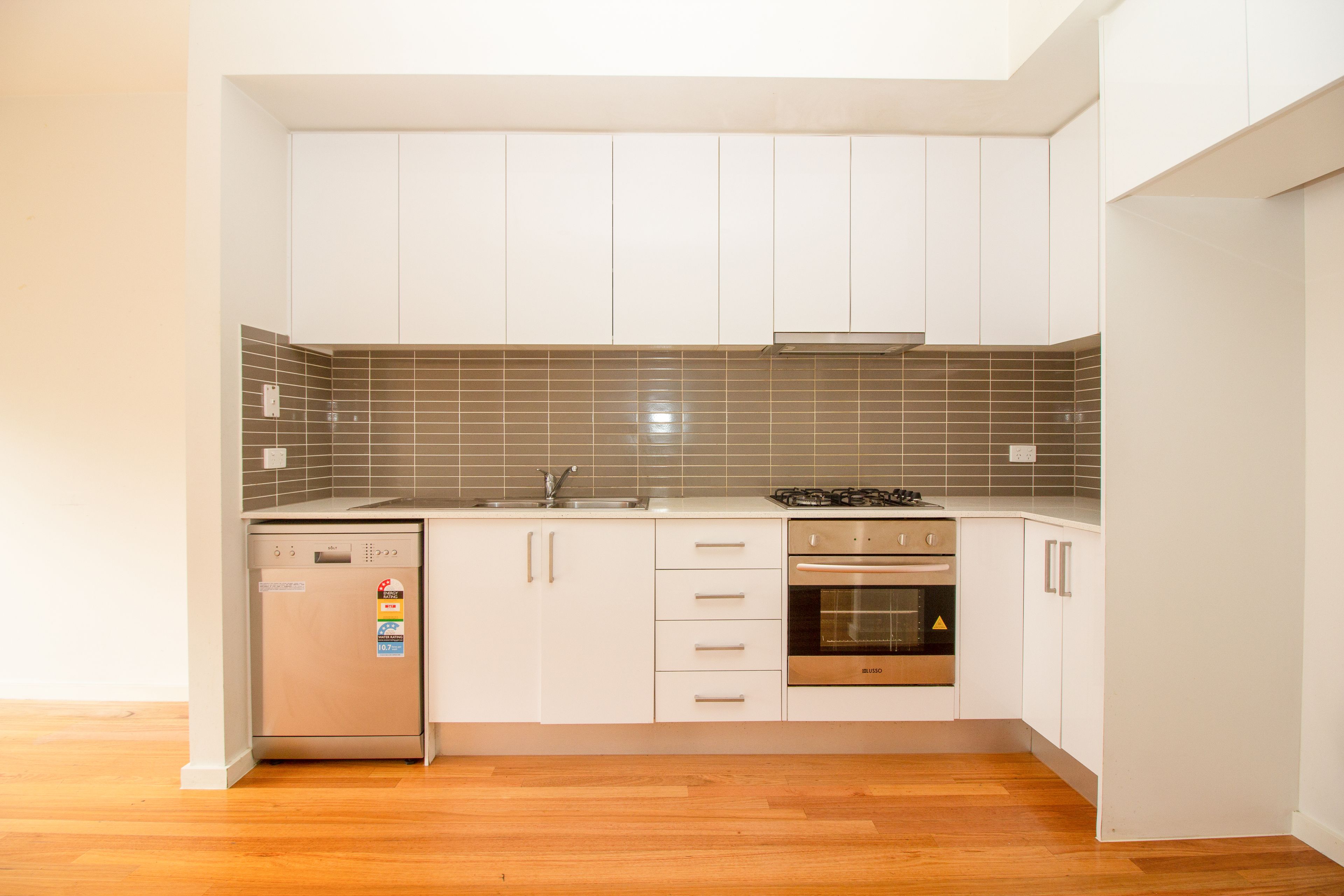 2/3 Gladstone Parade, Glenroy, VIC 3046