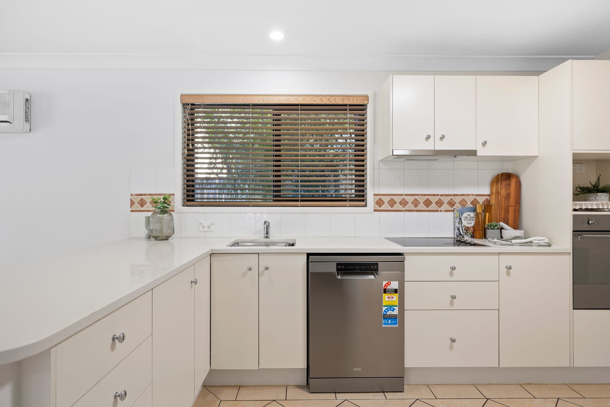 2/7 Indooroopilly Road — photo 8 of 20