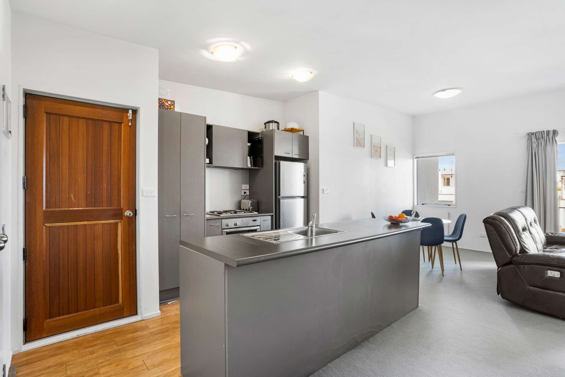 92/7 Kelvin Hart Drive photo 2
