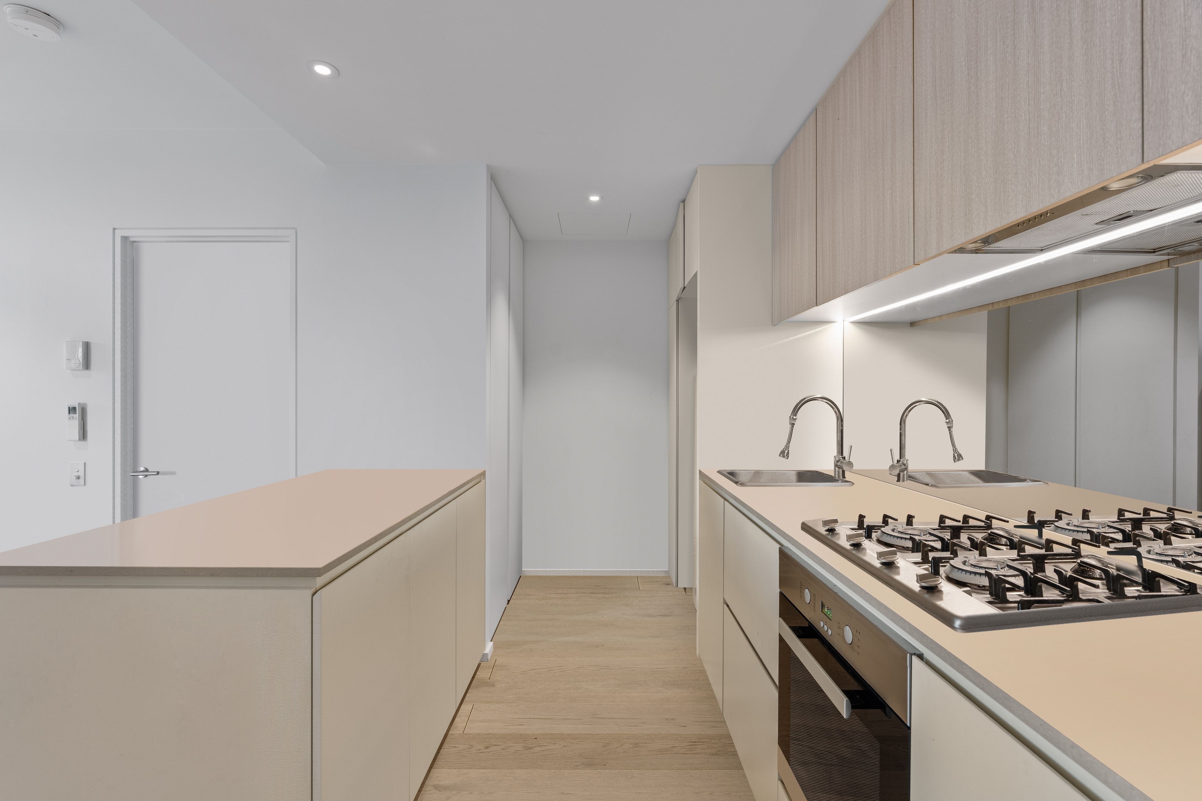 1311N/889 Collins Street — photo 3 of 21
