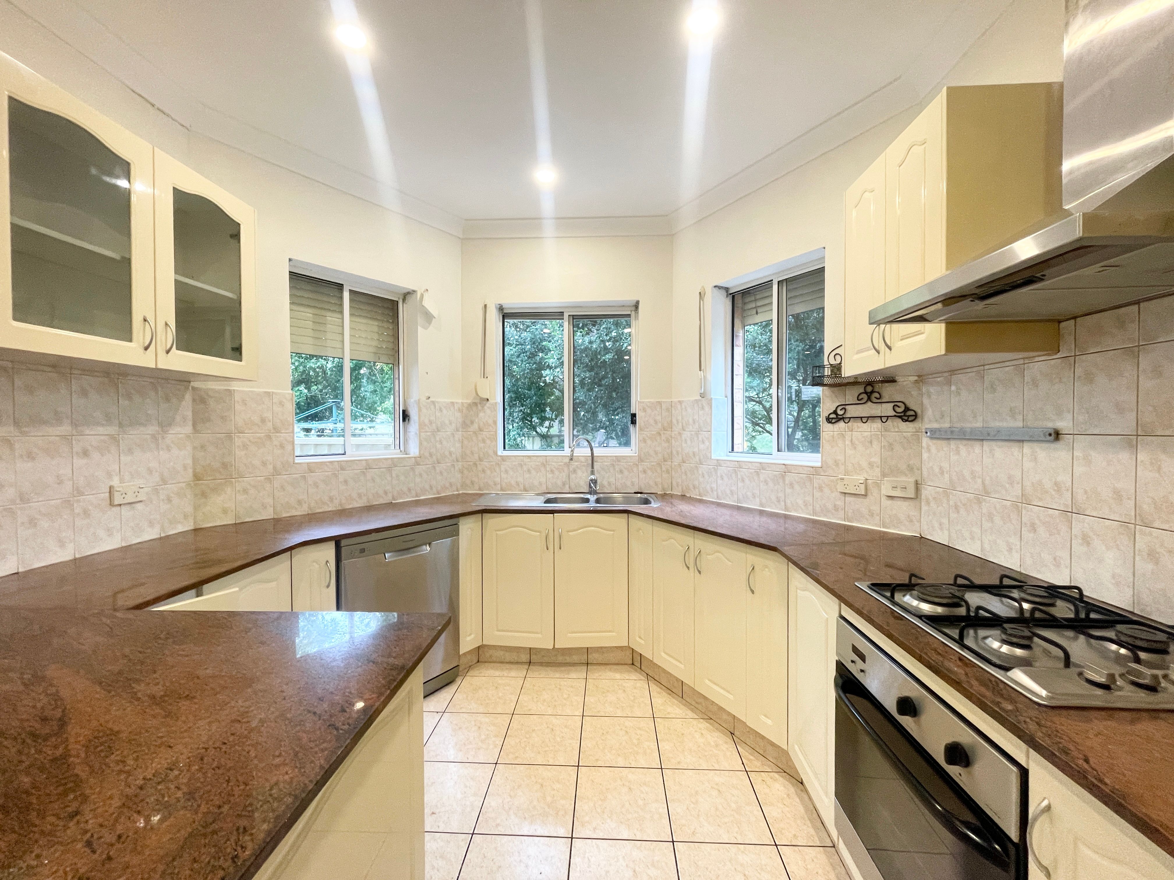 2/22 Chamberlain Street — photo from Ray White Rockdale