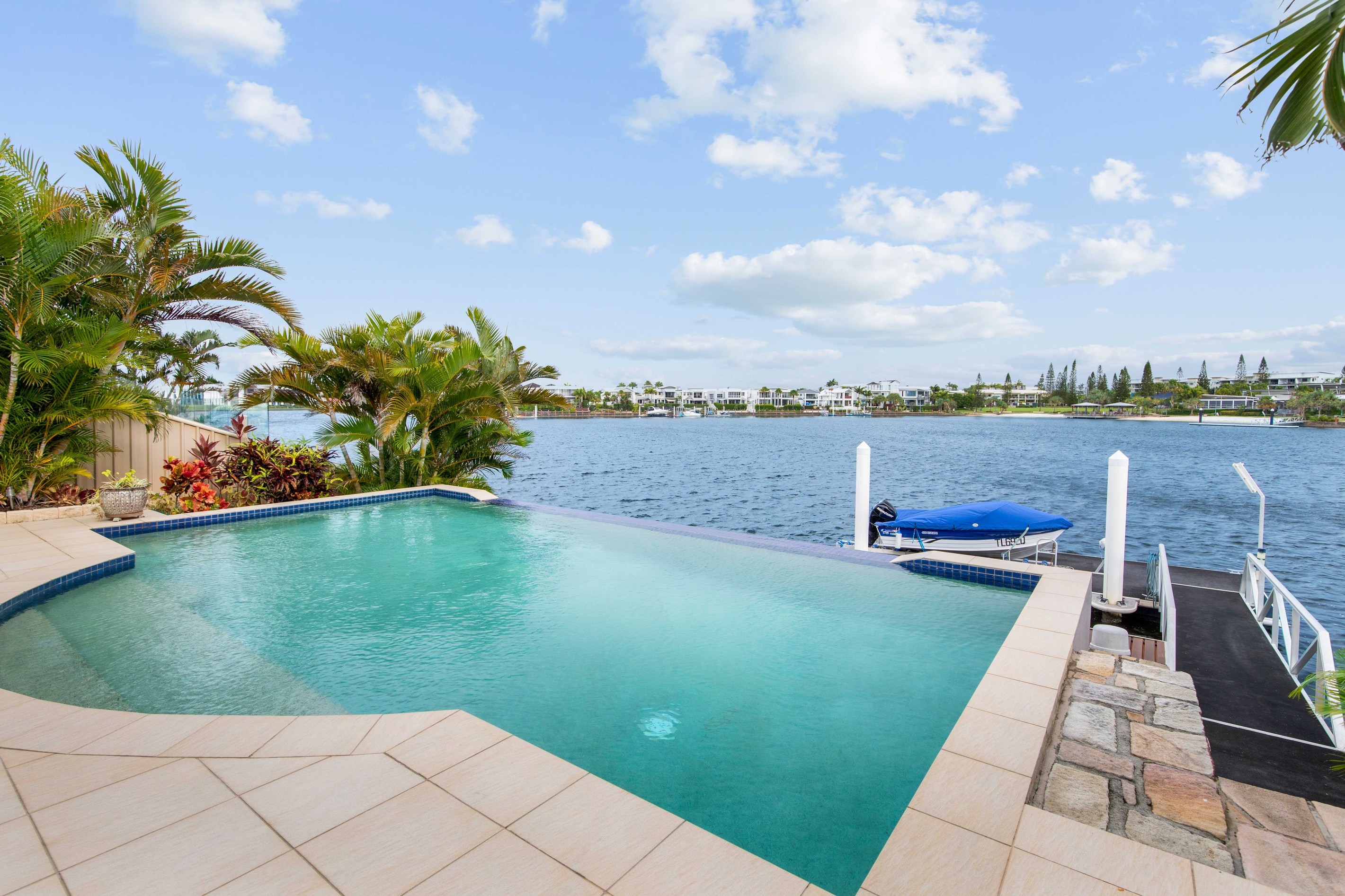 42 Sunbird Chase, Parrearra, QLD 4575