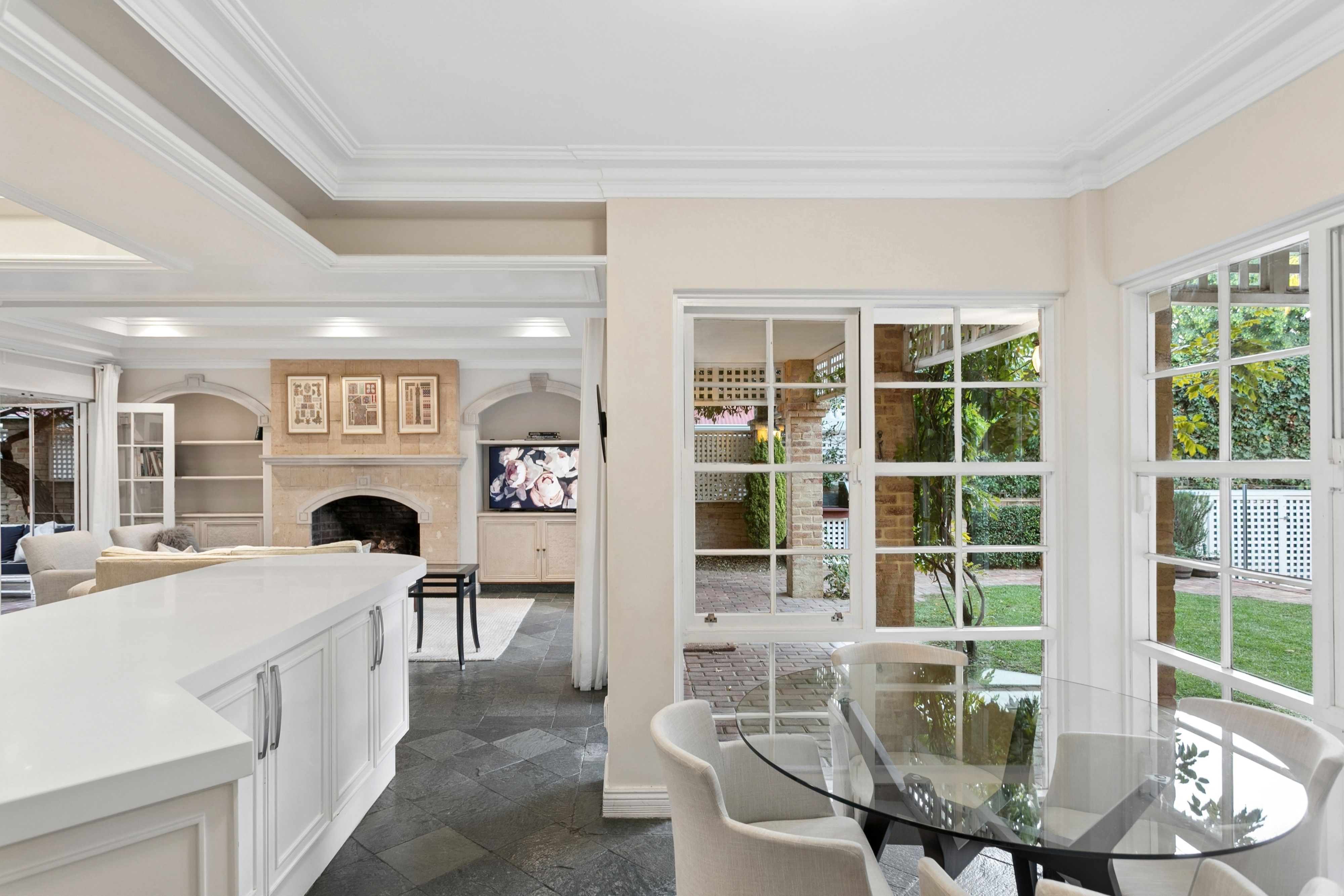4 Kathryn Crescent — photo 3 of 19