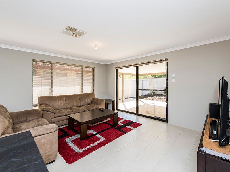 27 Abbeytown Circle, Waikiki, WA 6169