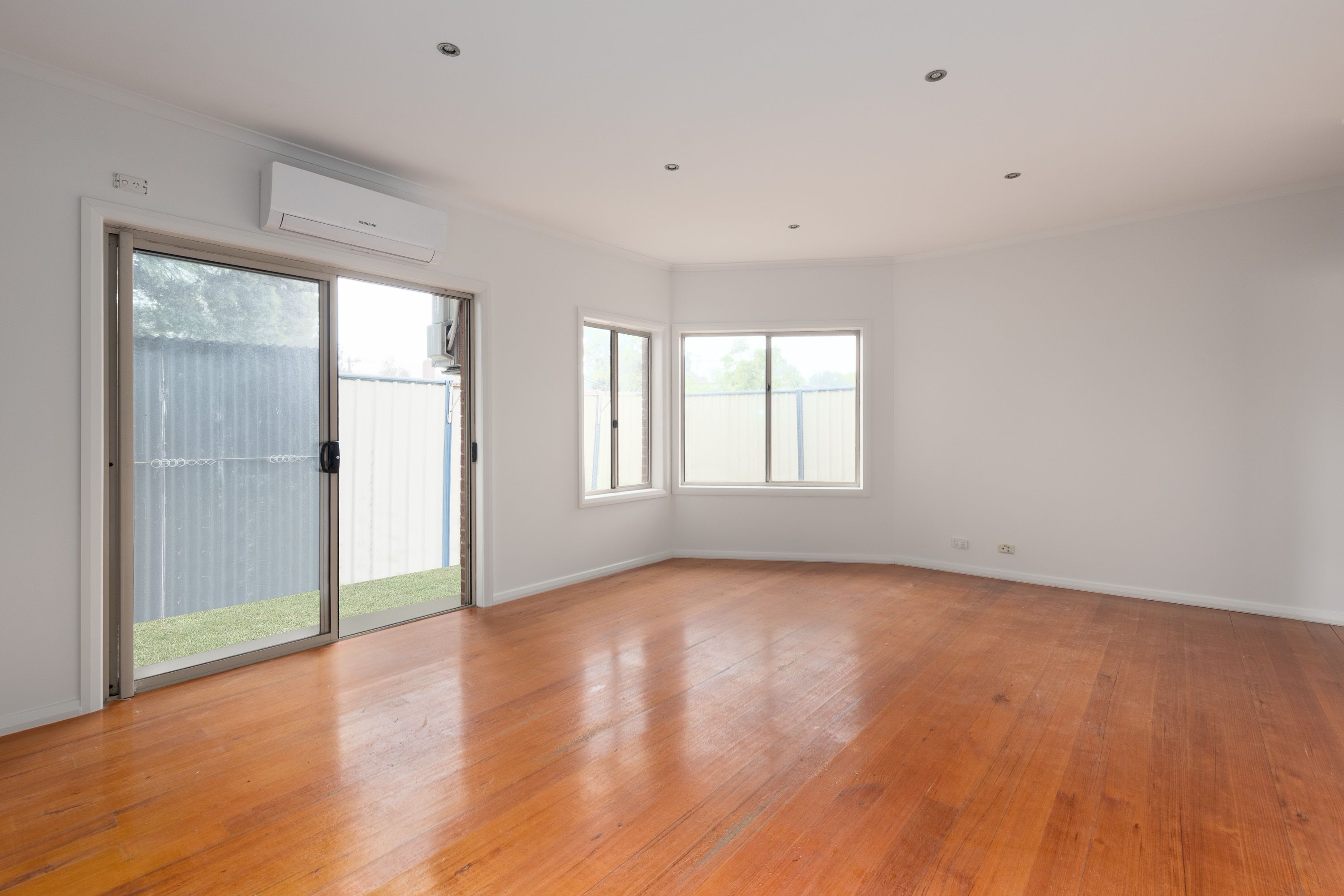 3/69 Glen Street — photo 4 of 8