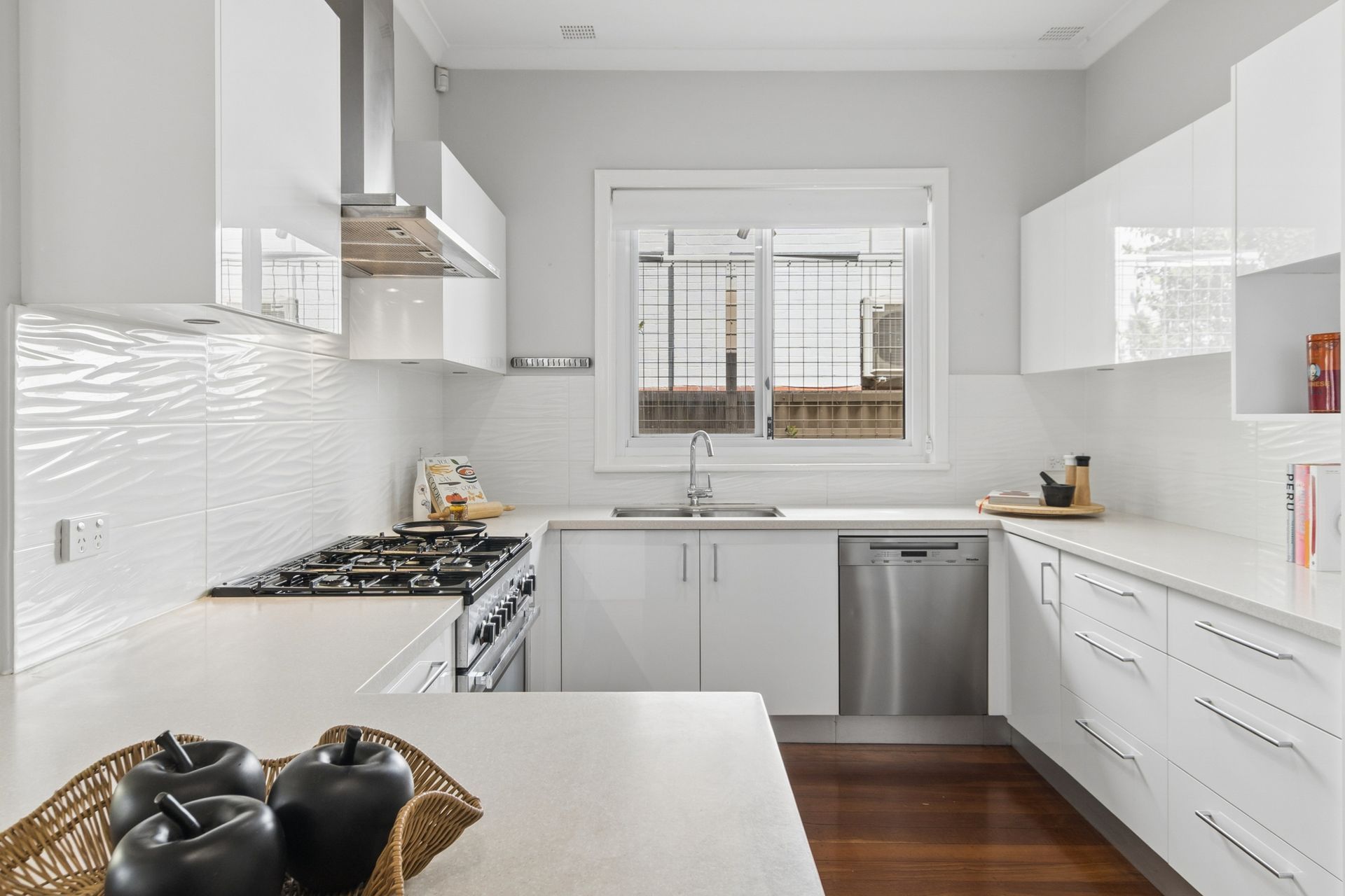 8 Woodlands Street — photo 7 of 30