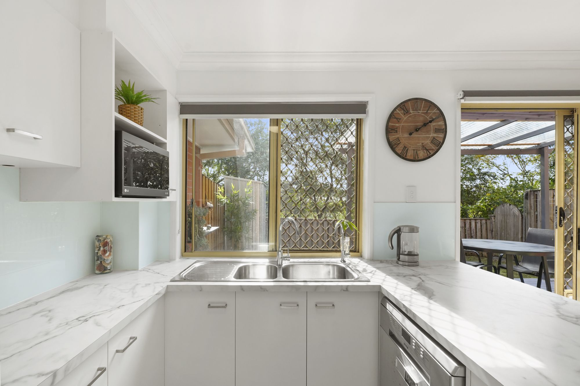 8/54 Gemvale Road — photo 7 of 27