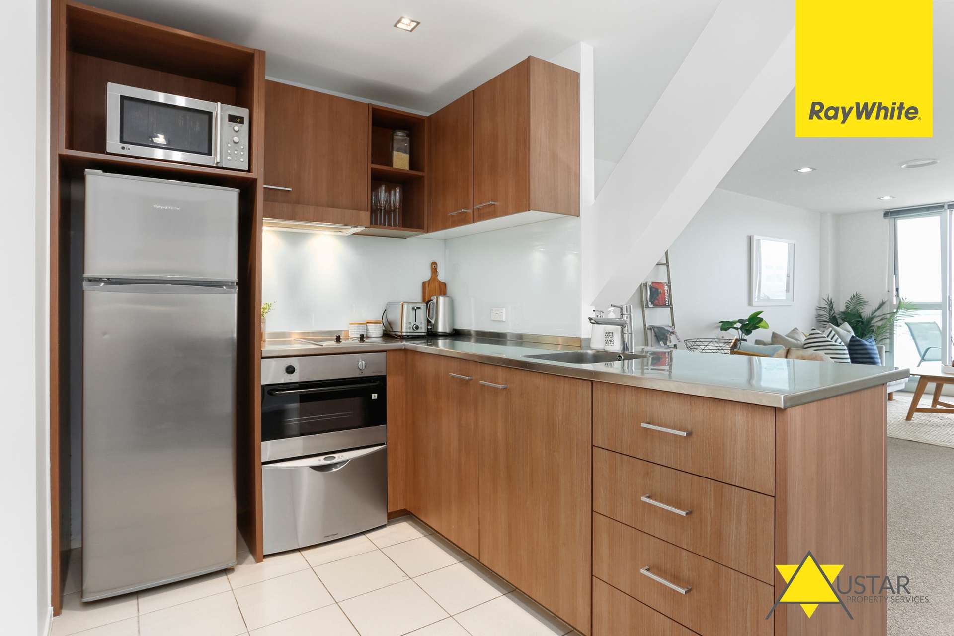 1004/85 Beach Road photo 5
