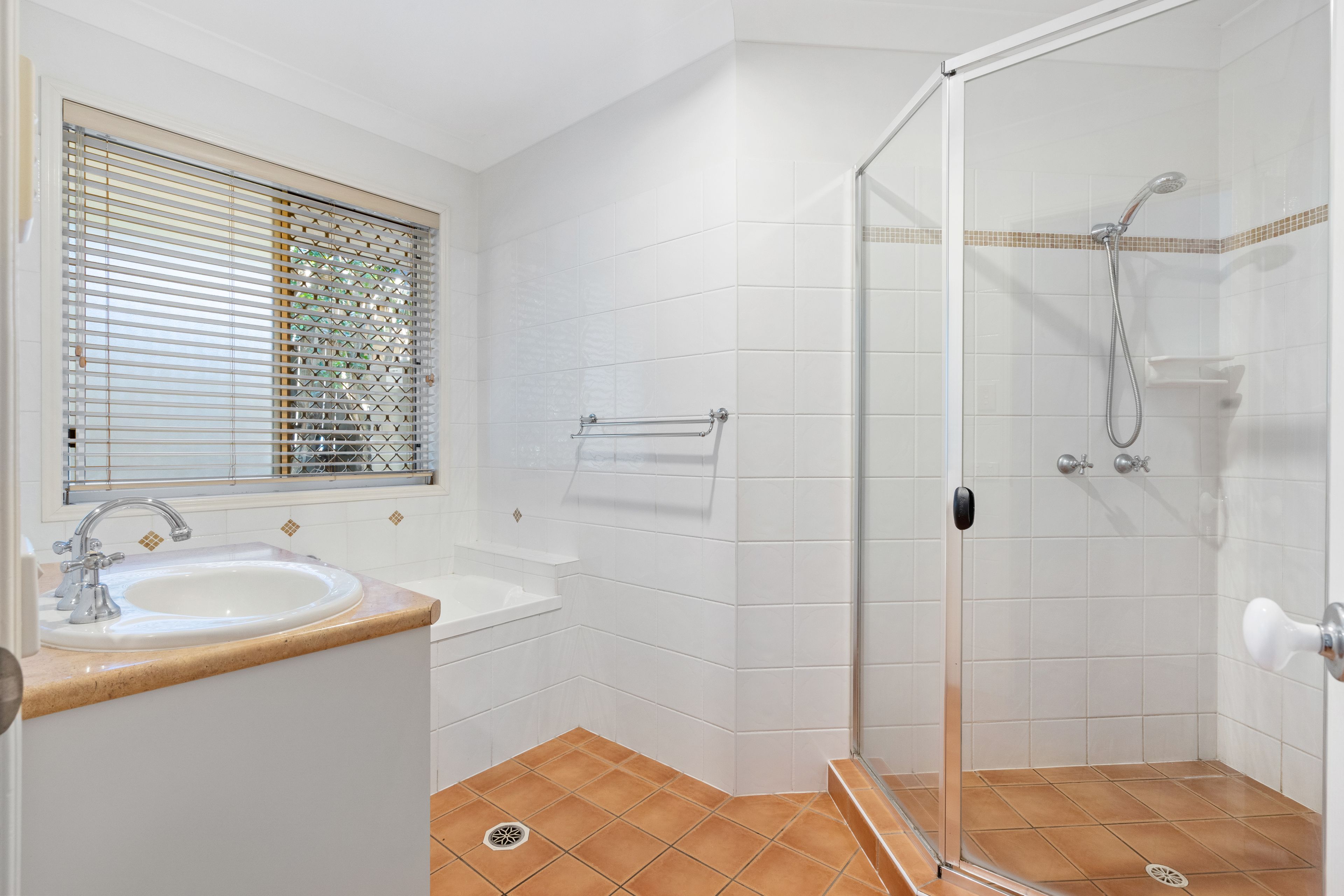 4 Mitchelson Close — photo 16 of 20