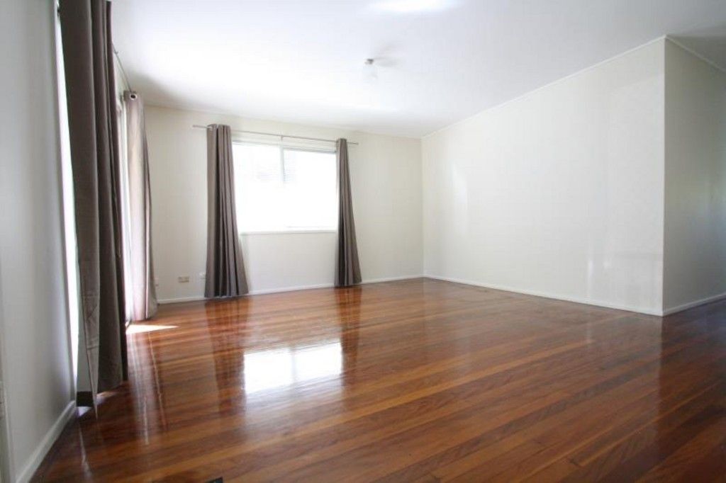42 Dobbs Street, Holland Park, QLD 4121