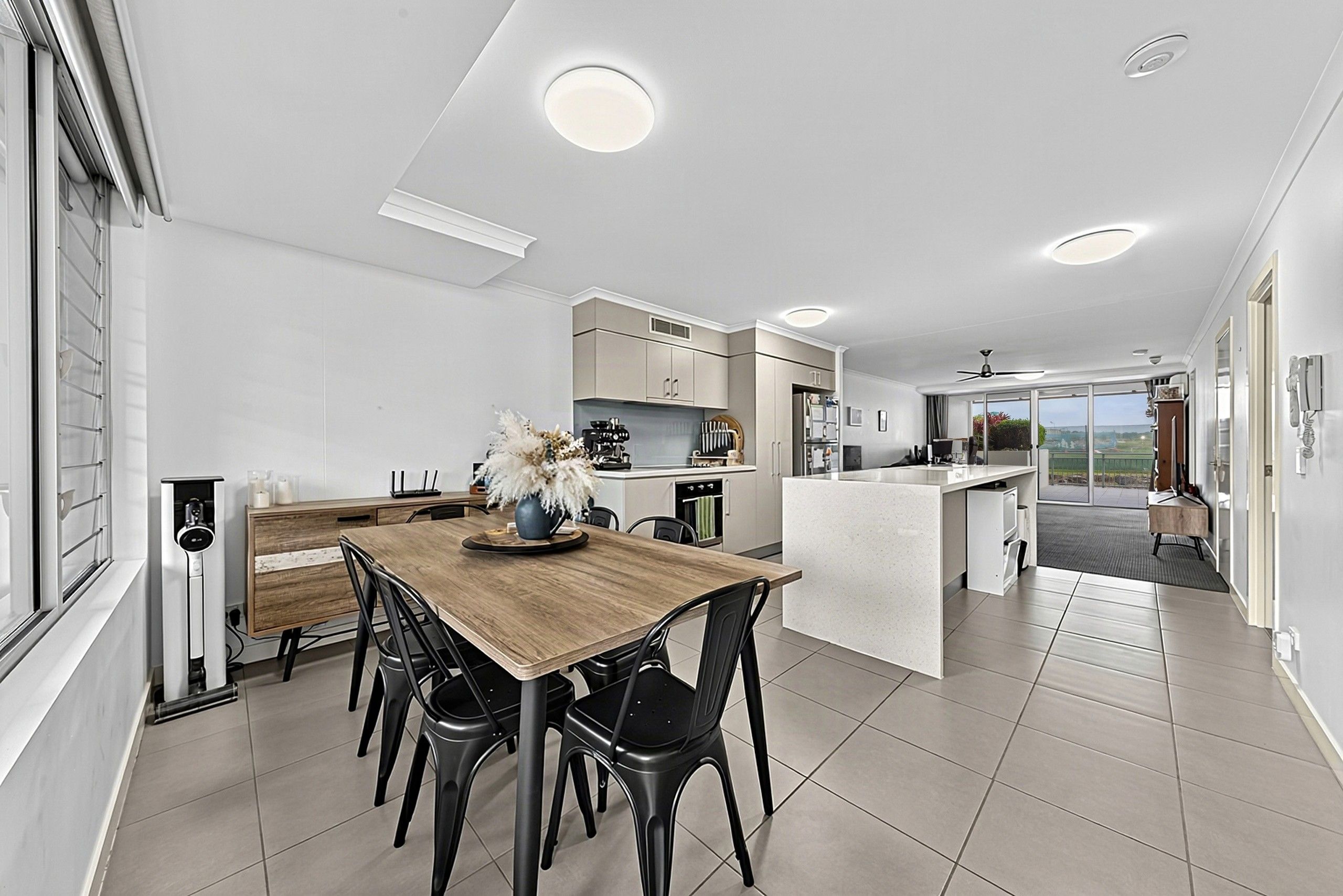 2105/1A Mungar Street — photo 5 of 12