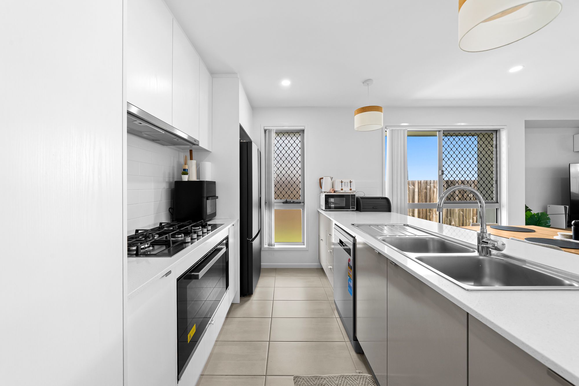 8 Porter Way, Walloon, QLD 4306