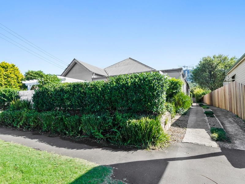 2/246 Lawrence Hargrave Drive, Thirroul, NSW 2515