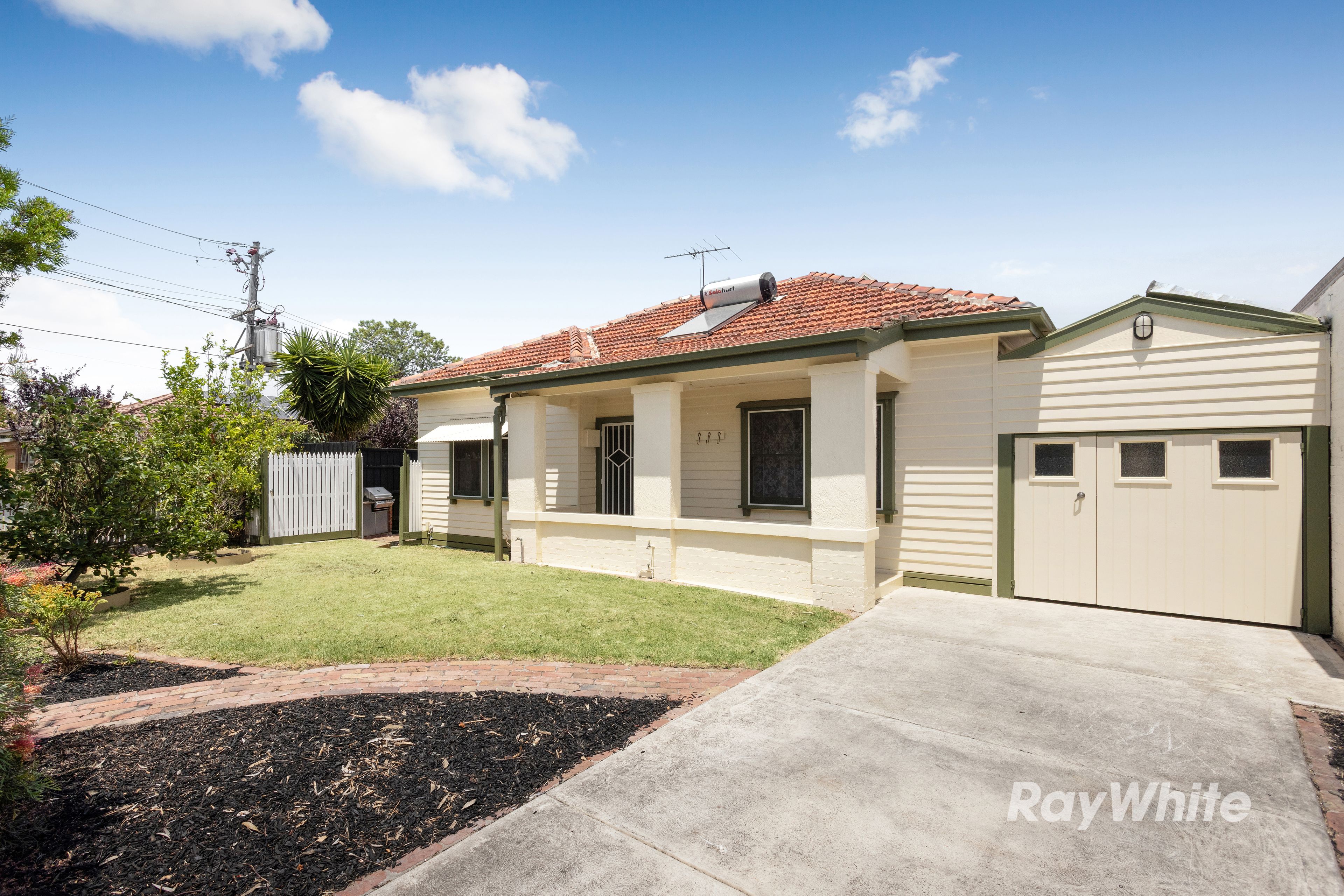 272 McKinnon Road, McKinnon VIC 3204