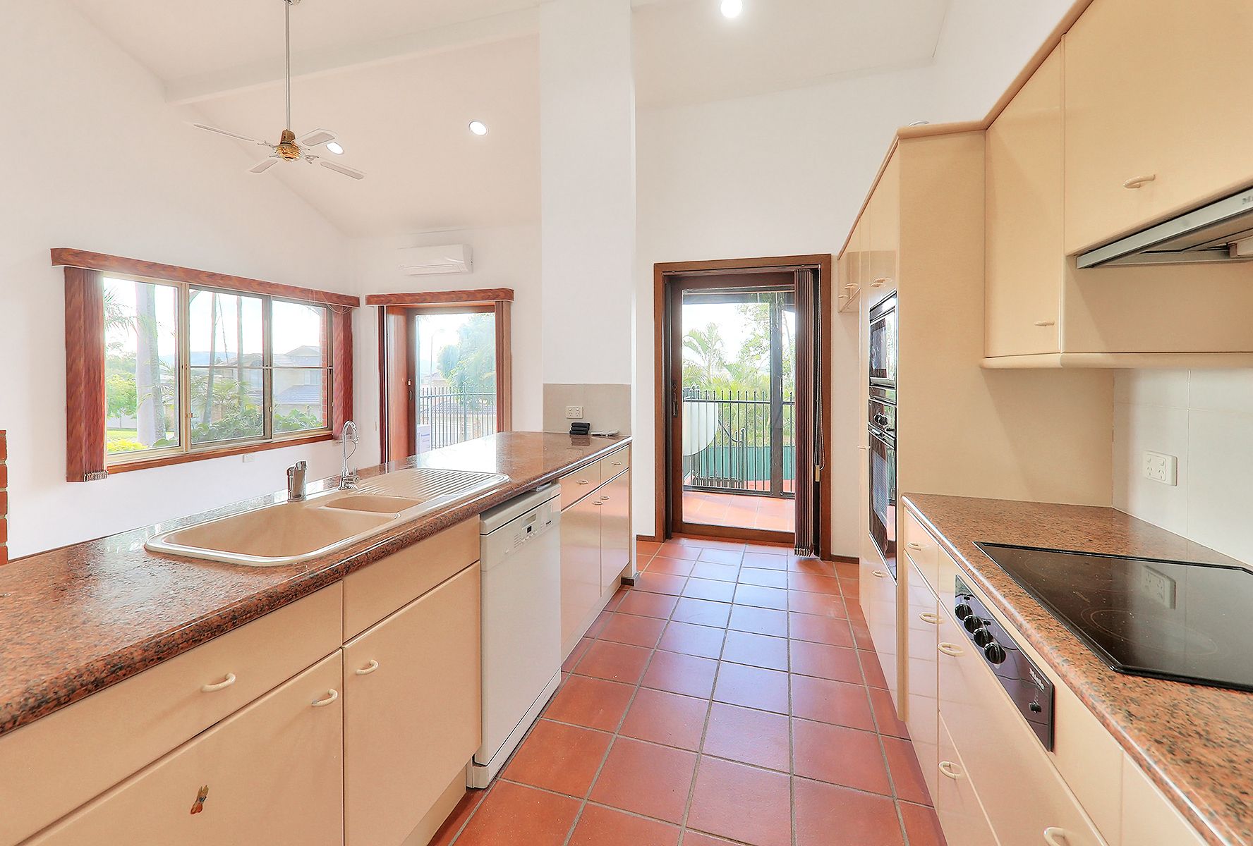 24 Saint Clair Crescent, Wishart, QLD 4122