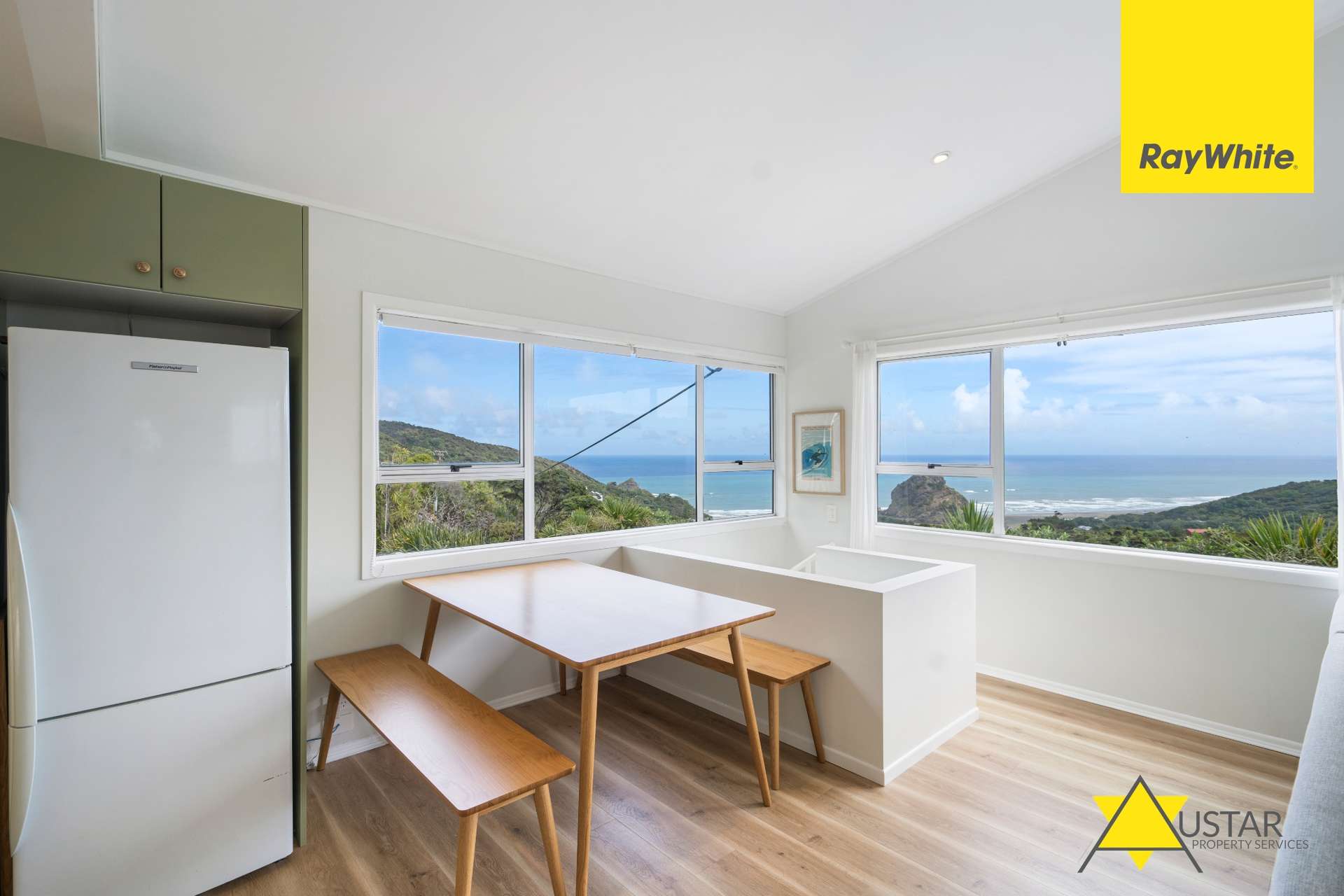 16 Piha Road photo 10