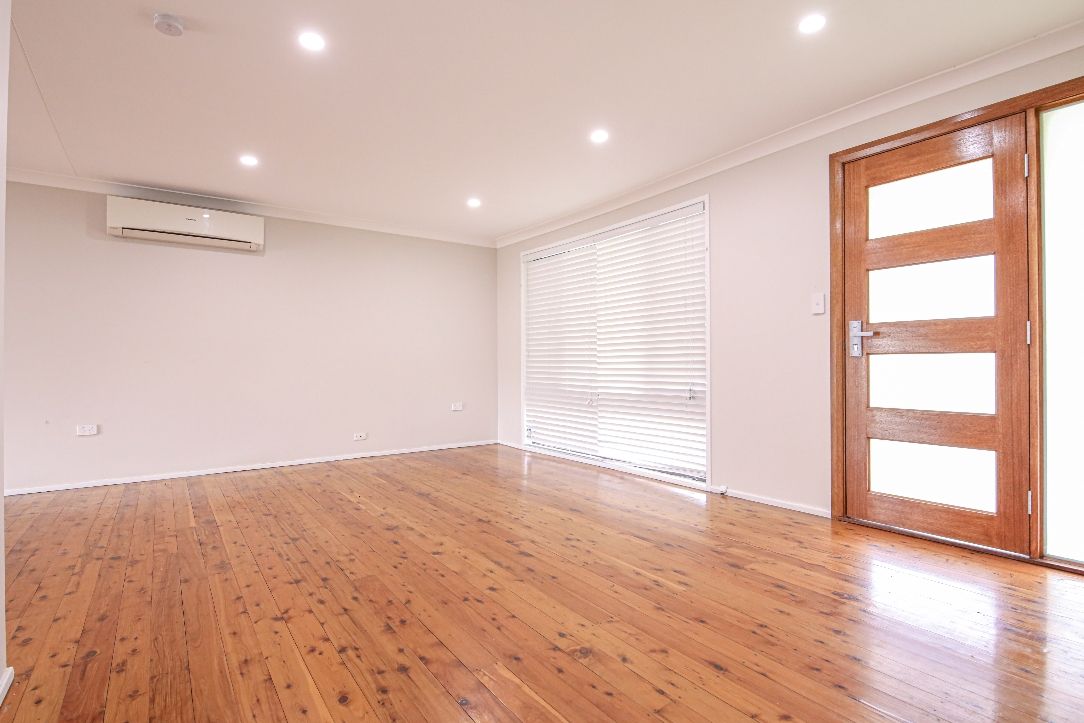 4 Cleeve Place, Cambridge Gardens, NSW