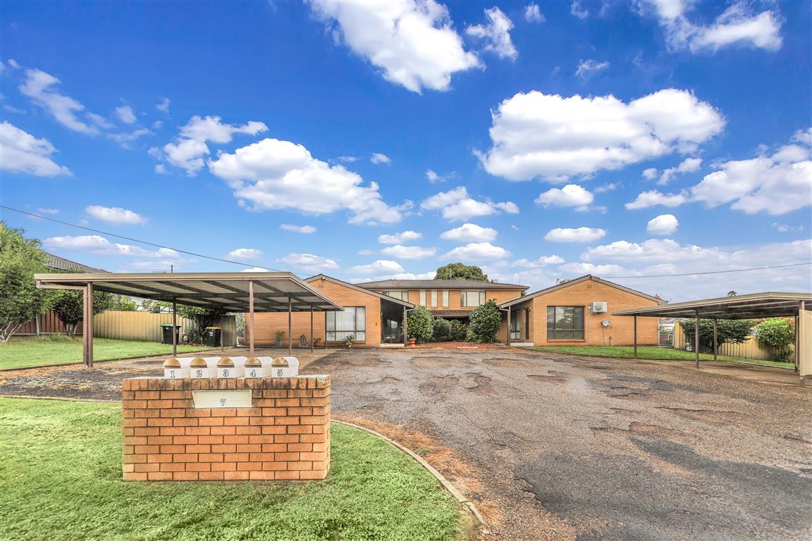2/7 Mangaroo Avenue, Tumut, NSW 2720