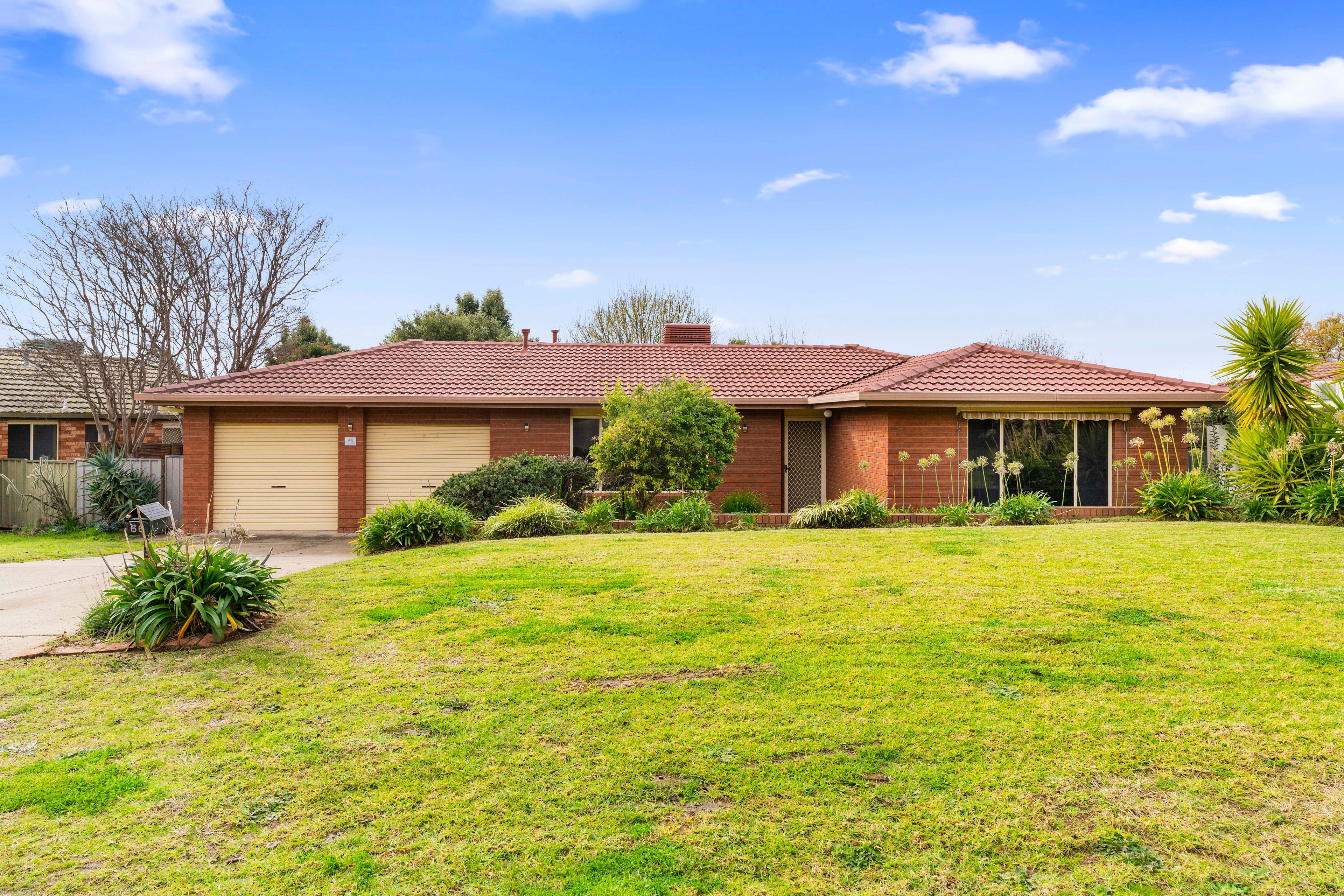 66 Balleroo Crescent, Glenfield Park NSW 2650
