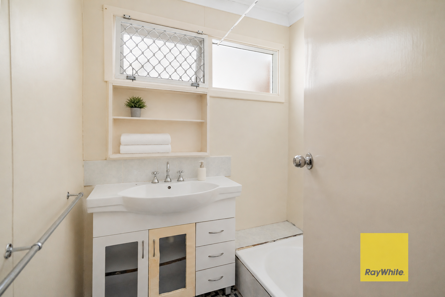 30 Golders Way — photo 7 of 20