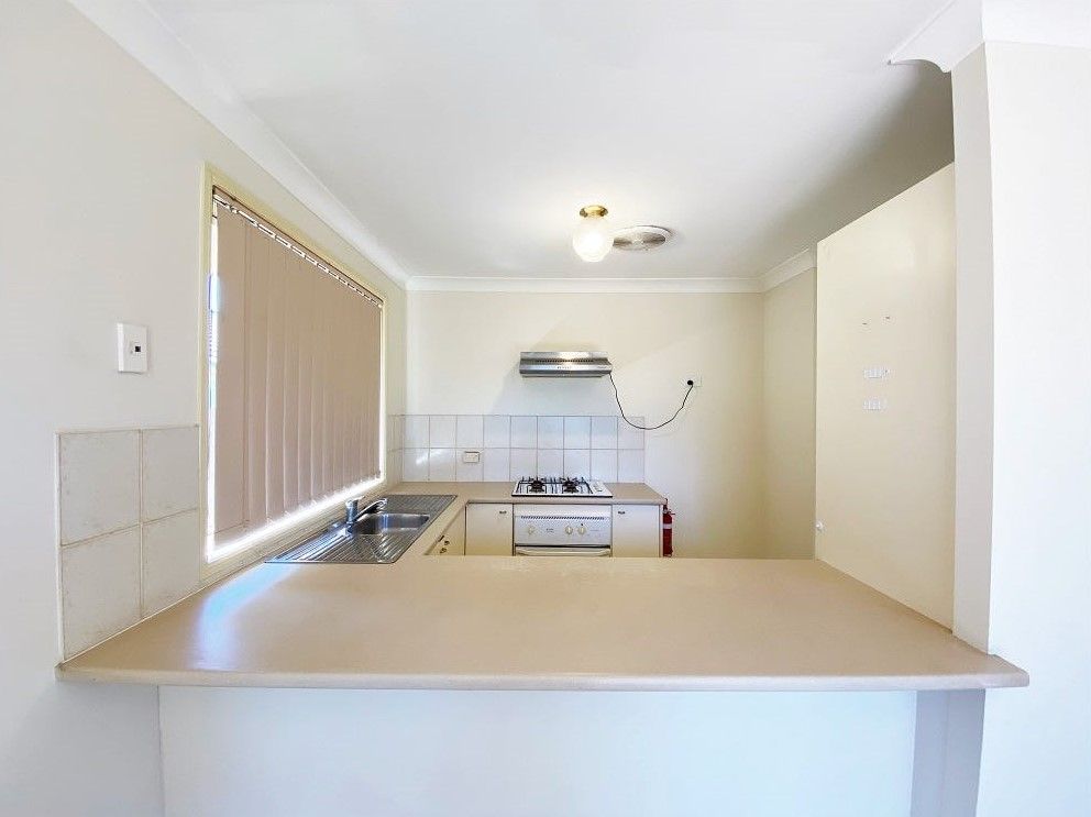 33 Parkholme Circuit — photo 4 of 10